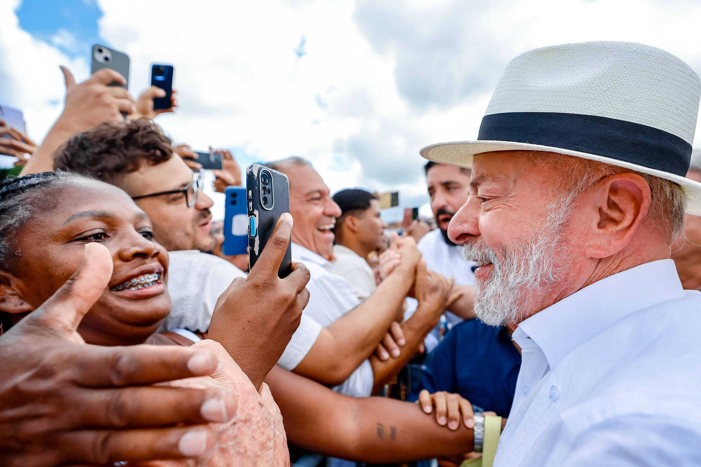 Farra populista é arma de governantes impopulares