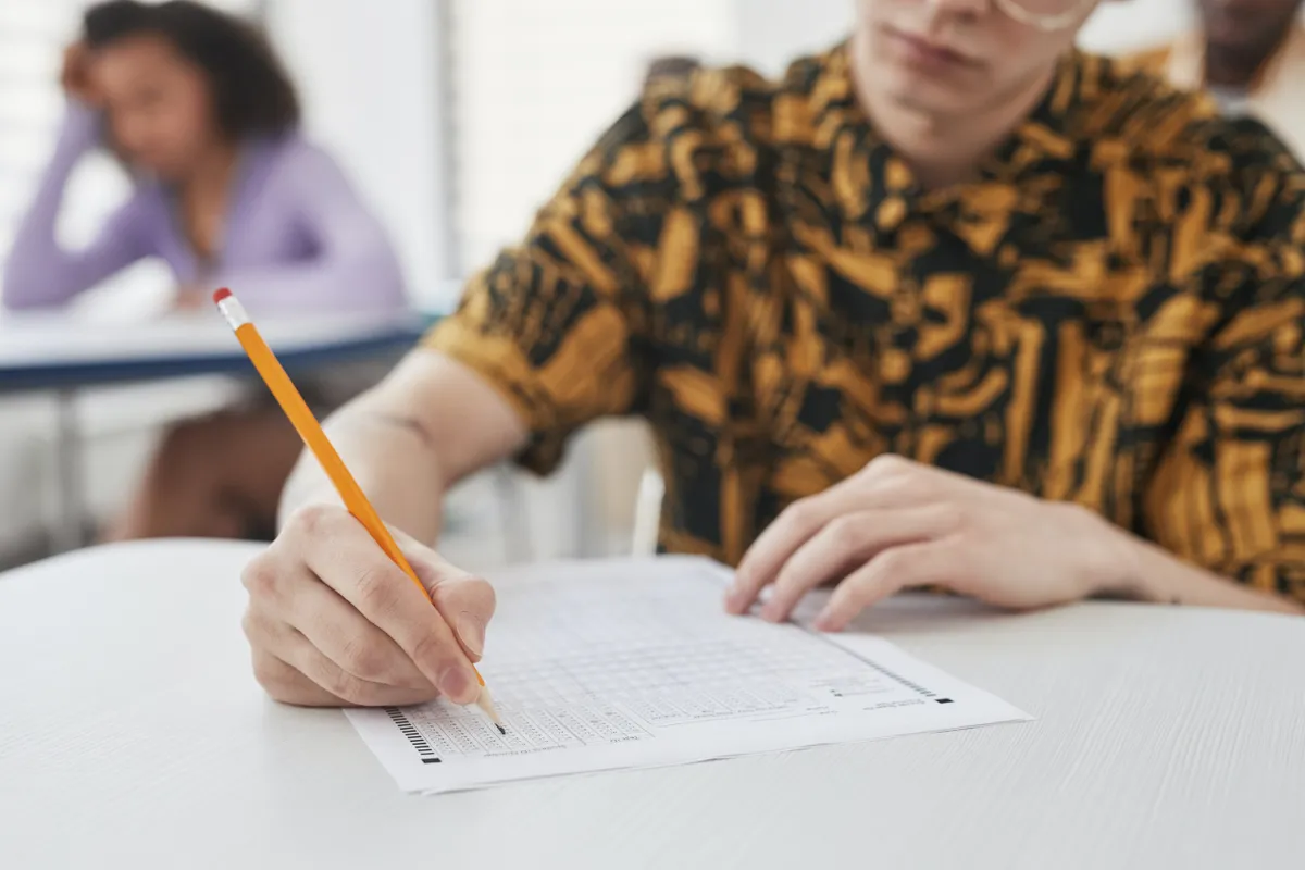 Prefeitura de Caraguatatuba abre processo seletivo para estudantes de níveis médio, técnico e superior