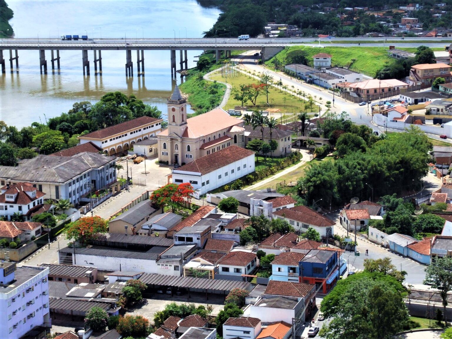 Governo de SP anuncia R$ 1,3 bilhão em obras de saneamento no Vale do Ribeira