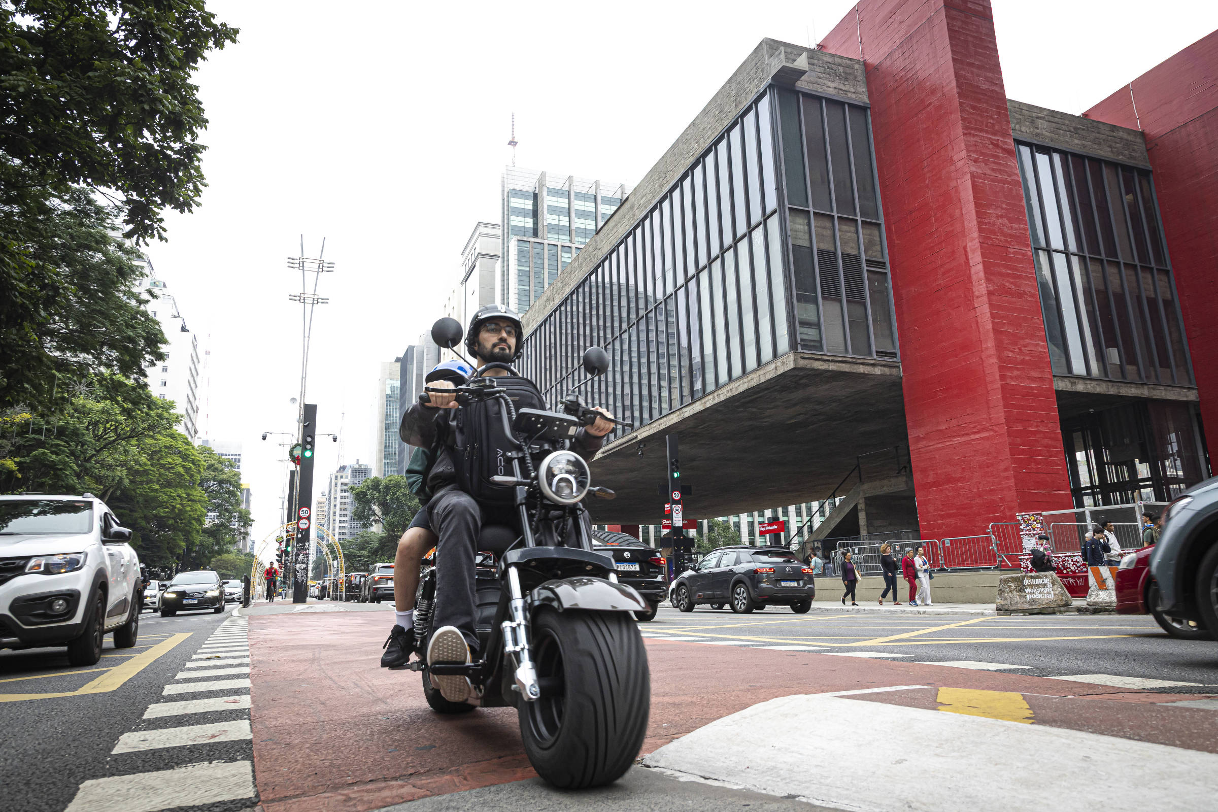 Prefeitura de SP quer limite de 20 km/h para bikes elétricas e veto em vias expressas
