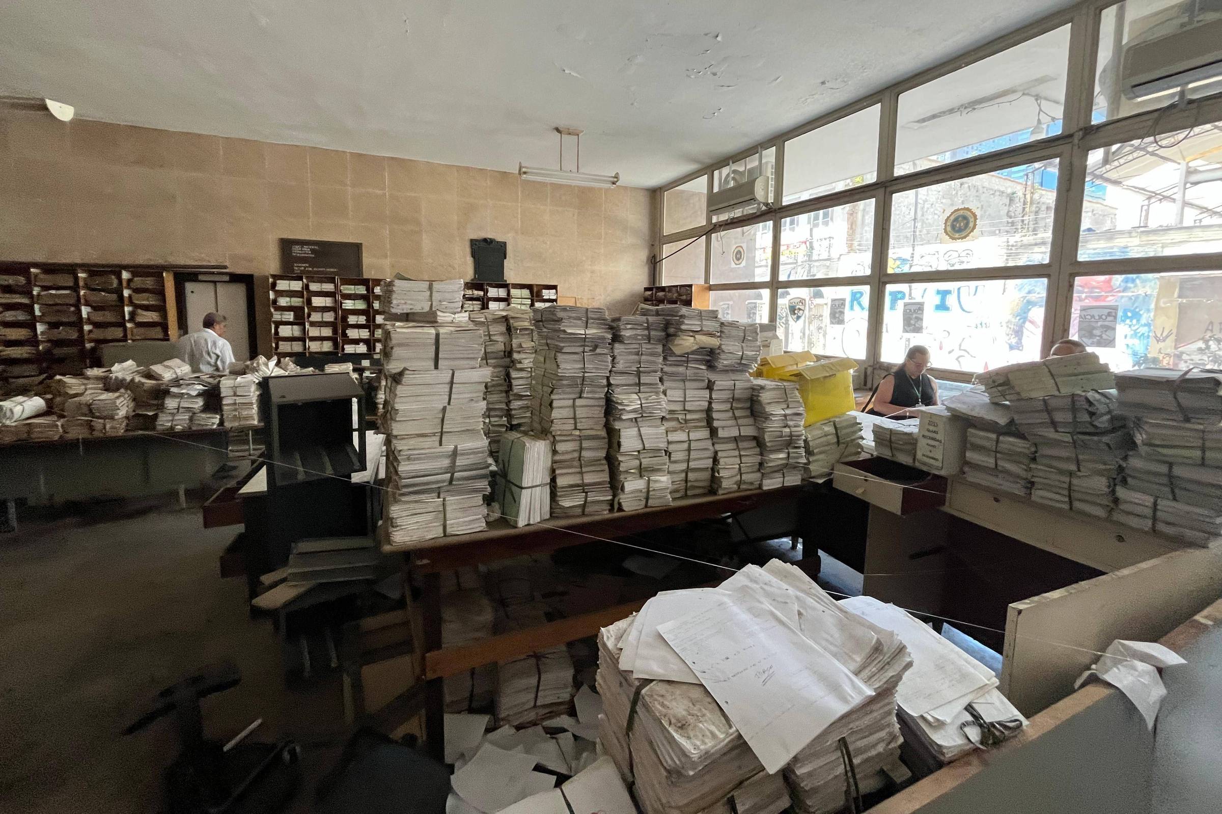Arquivo Público retira documentos do período da ditadura do antigo IML do RJ