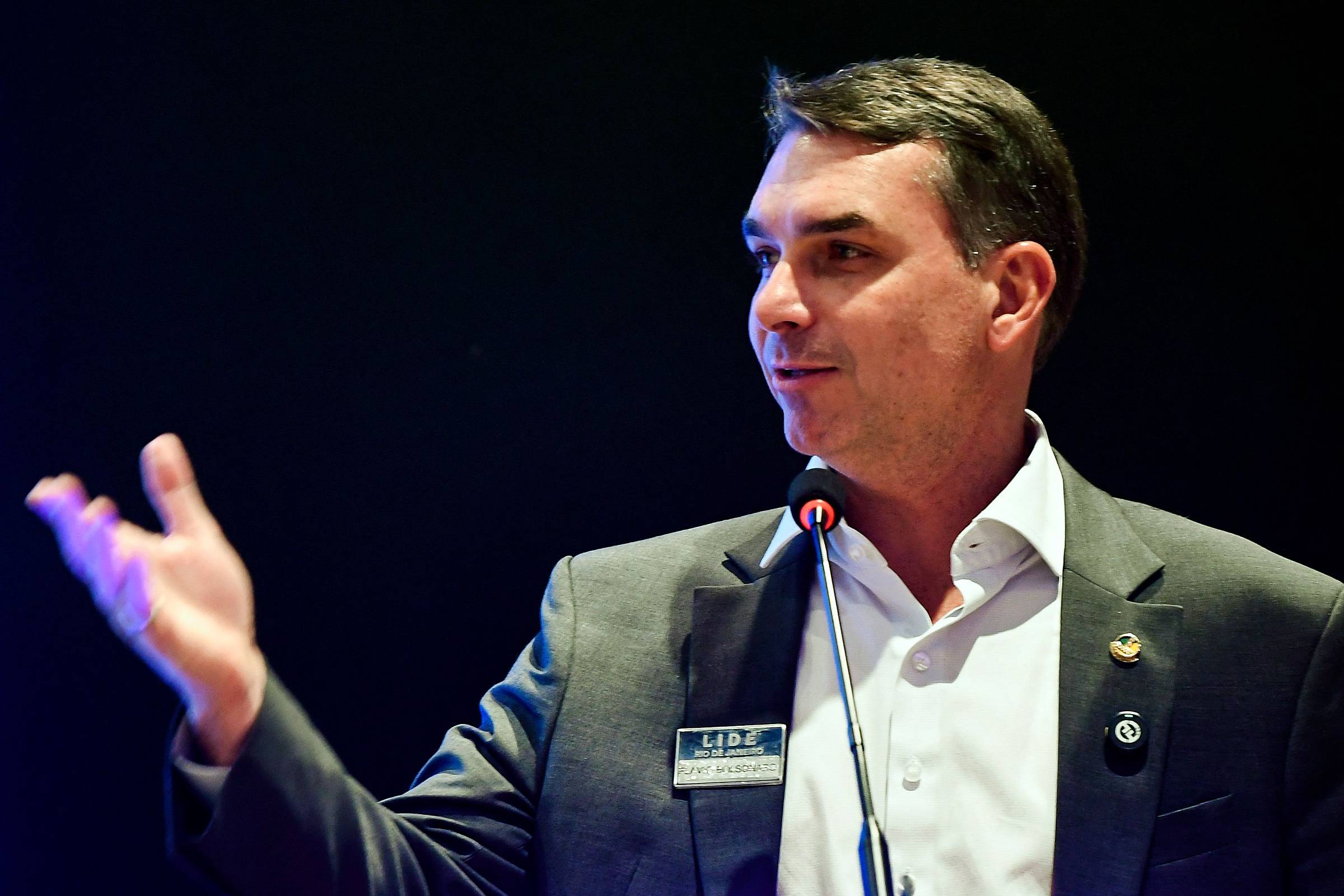 'Dark Horse' abala Flávio Bolsonaro na direita, mas antipetismo é amortecedor no 2º turno