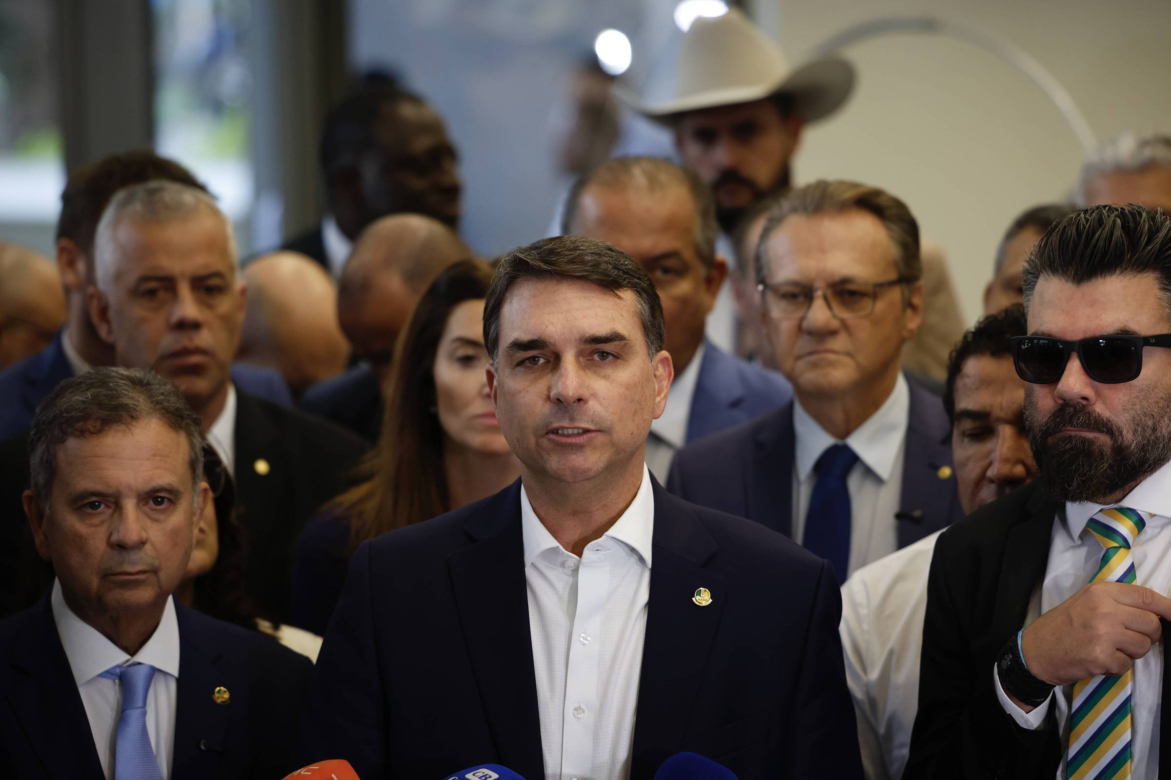 PL está enredado nos maus lençóis da família Bolsonaro