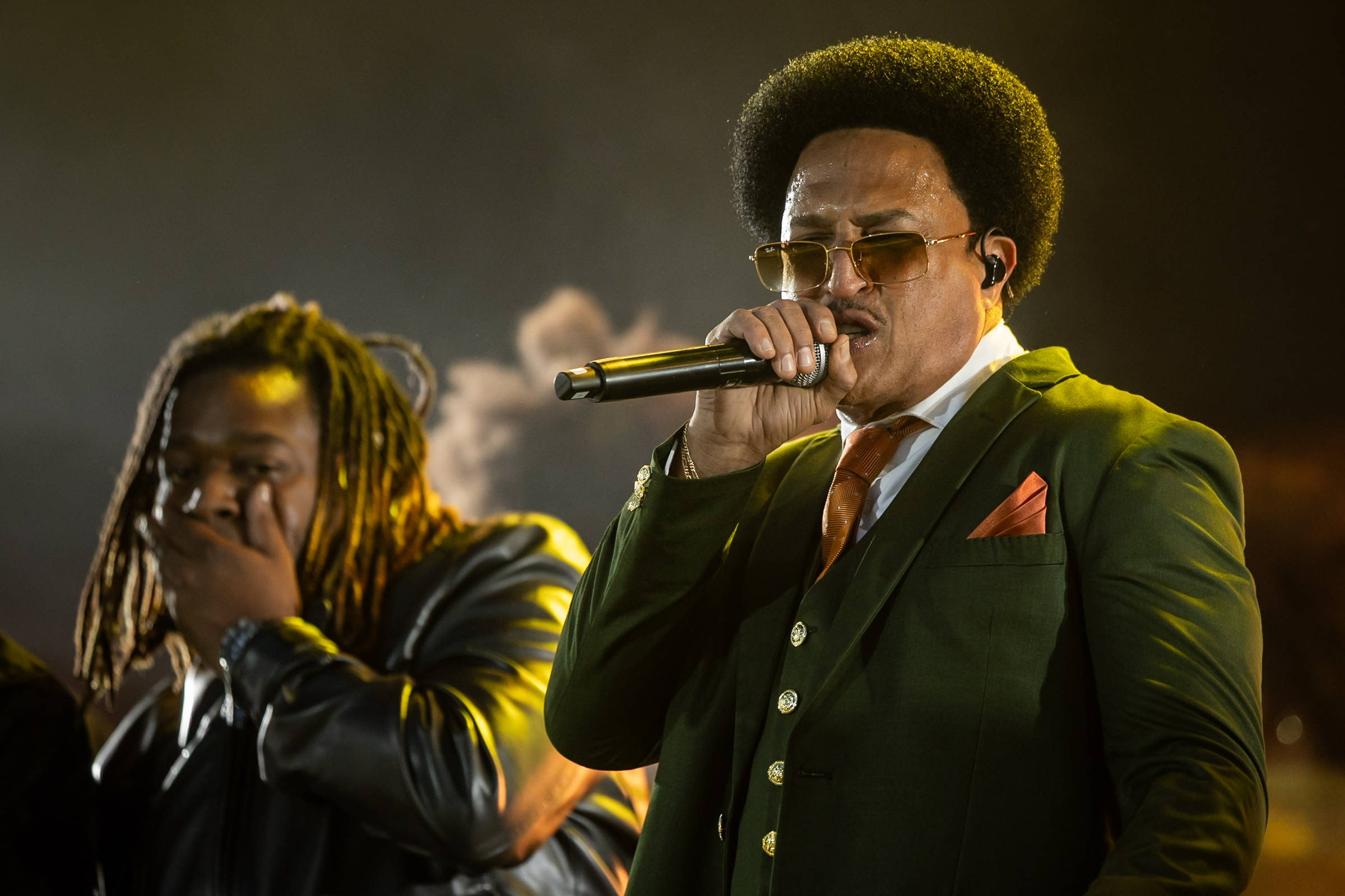 Racionais lançam disco neste ano, diz Mano Brown durante show no C6 Fest