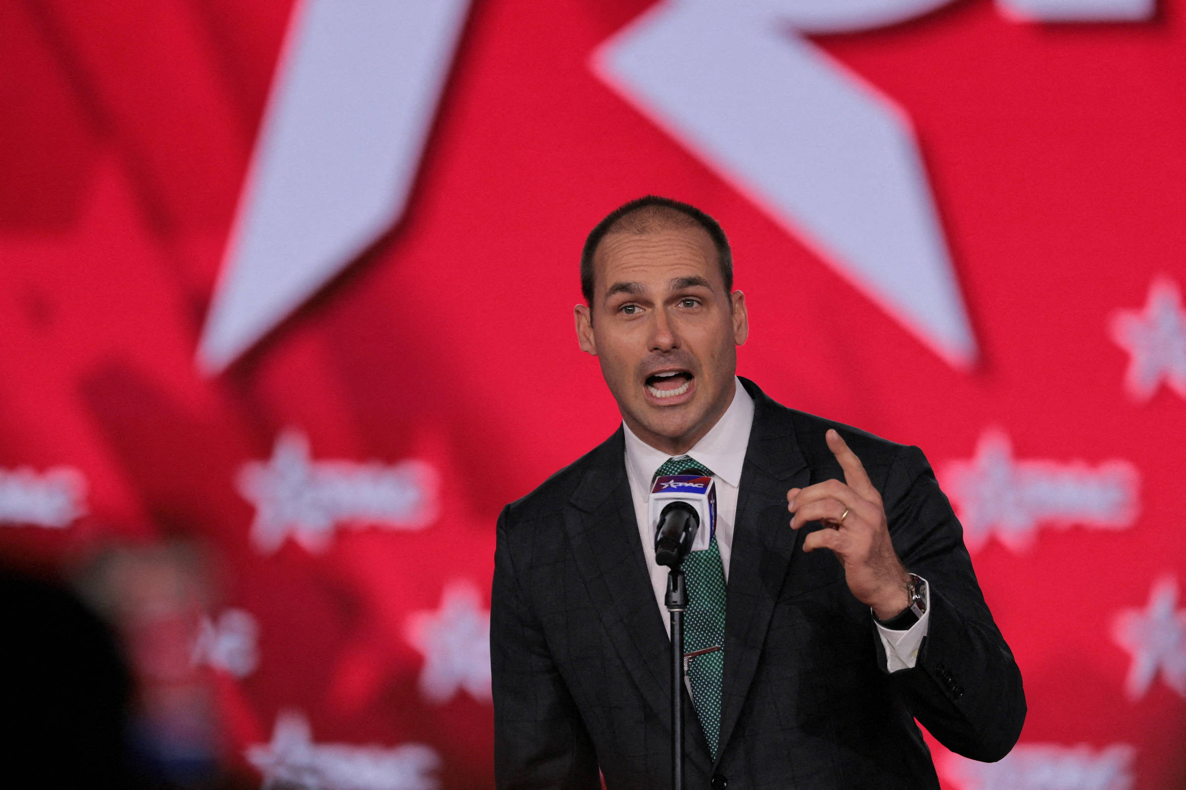 Eduardo Bolsonaro diz ter acionado polícia contra repórter