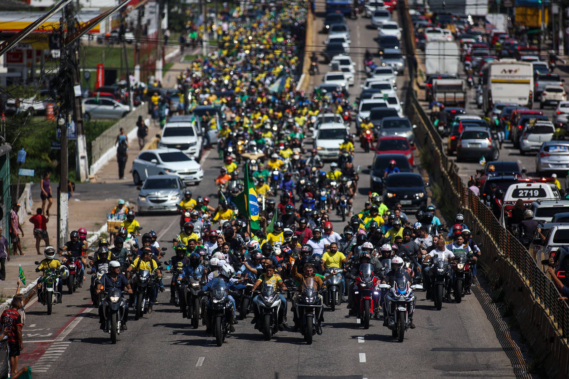 Criador de motociatas de Bolsonaro propõe repeti-las para Flávio, mas se queixa de falta de resposta