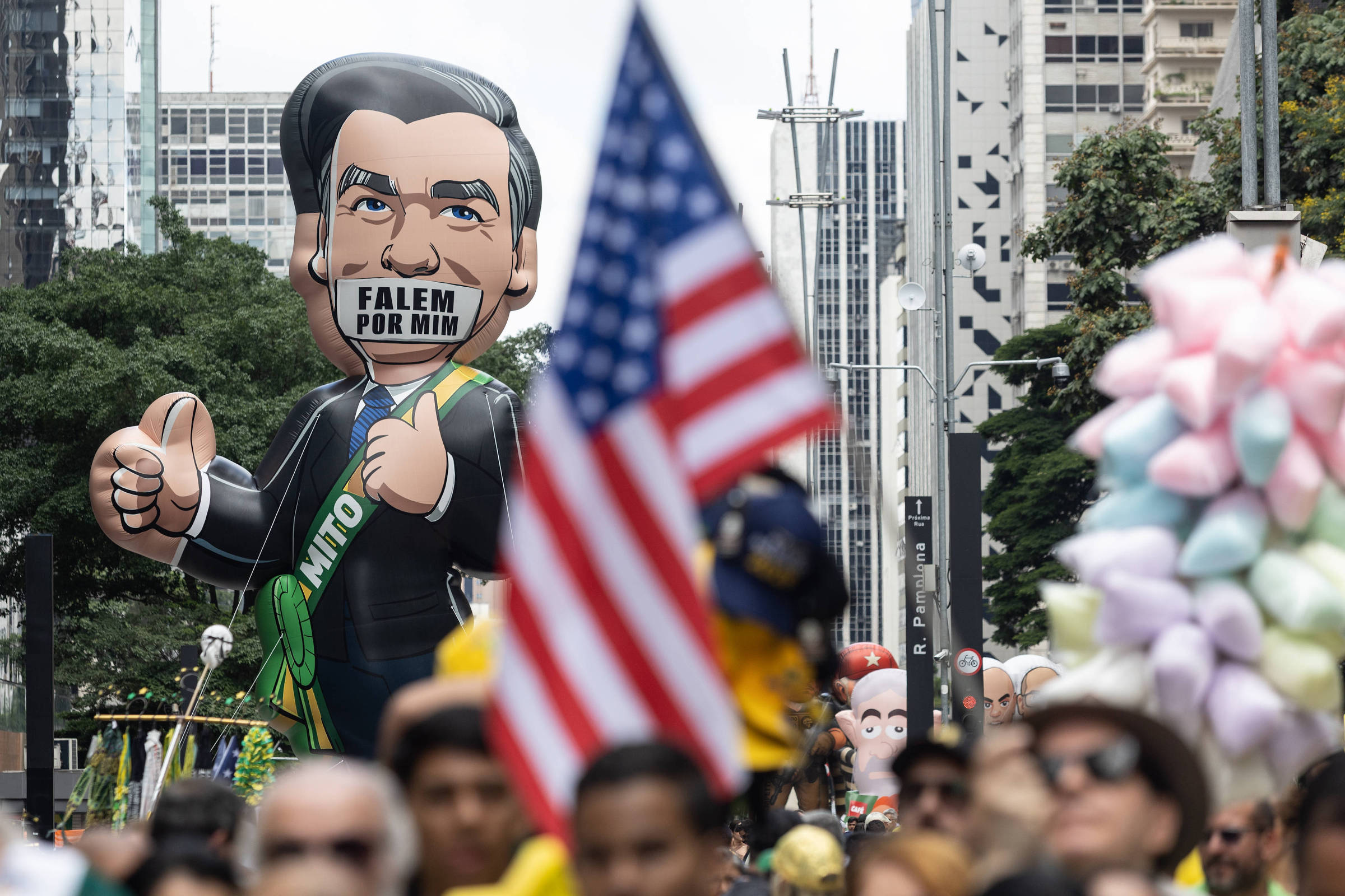 Donos de fundo que financiou filme de Bolsonaro abriram empresa em paraíso fiscal