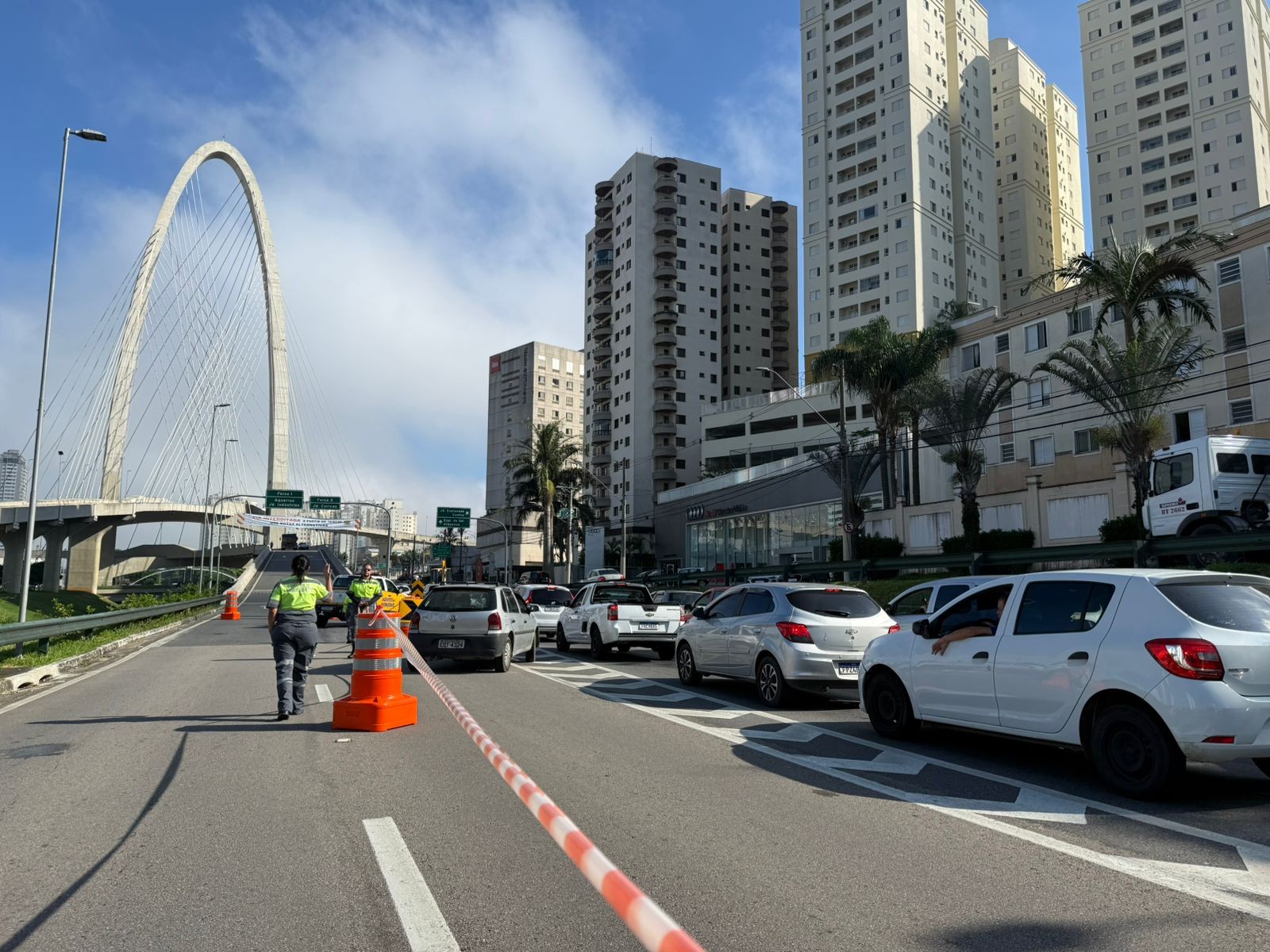 Ponte Estaiada de São José dos Campos terá novos bloqueios para inspeção; veja como fica o trânsito