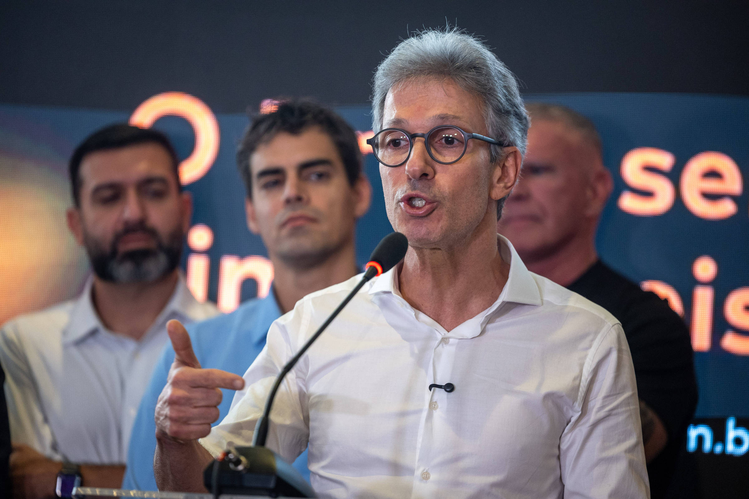 Sem citar Flávio, Zema diz que relação com 'banqueiro bandido é mau sinal'