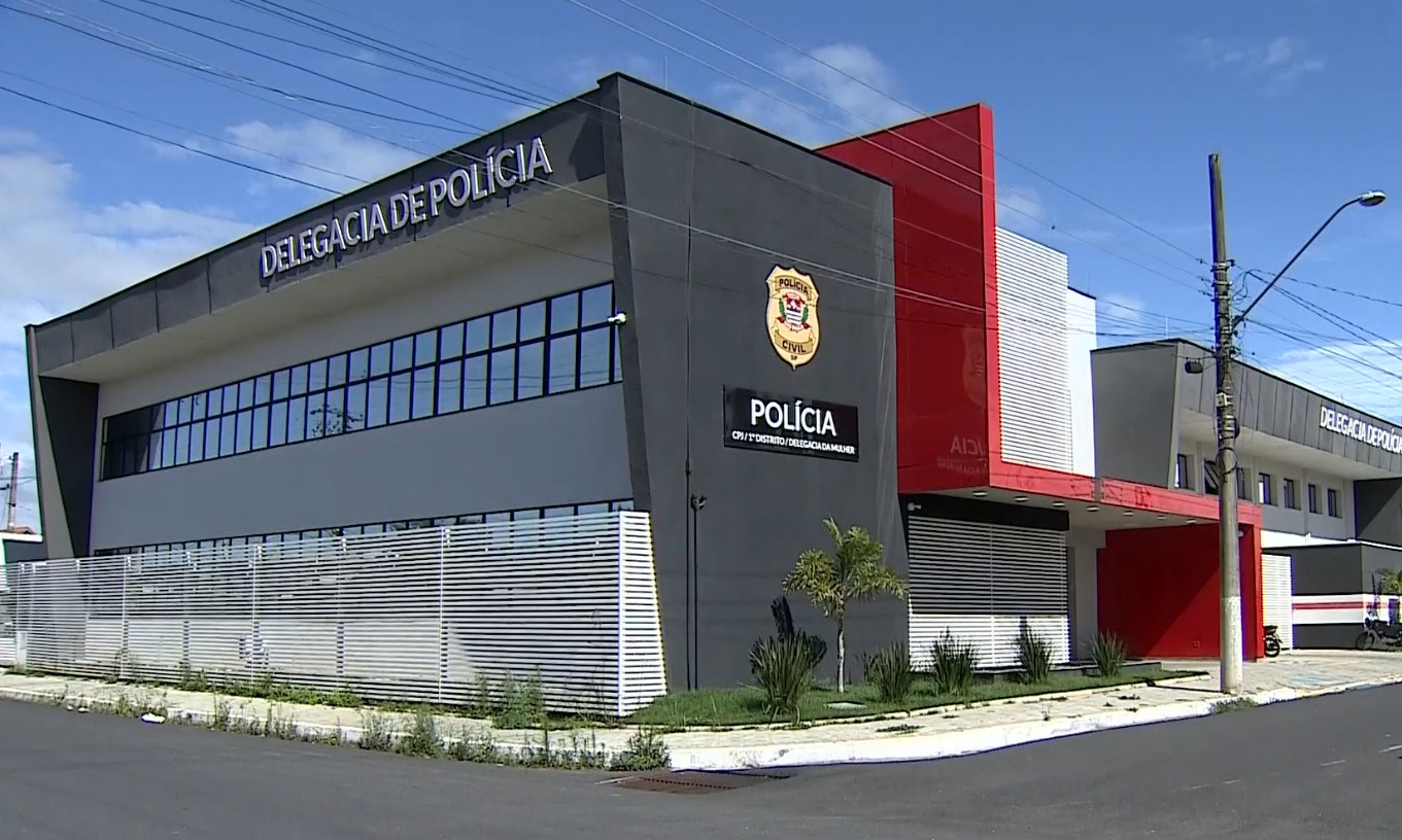 Adolescente é morto a tiros e mulher fica ferida após ser baleada em Lorena