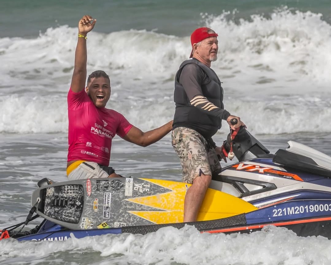 Morador de Maresias conquista tricampeonato brasileiro de parasurf com nota 10 e recorde