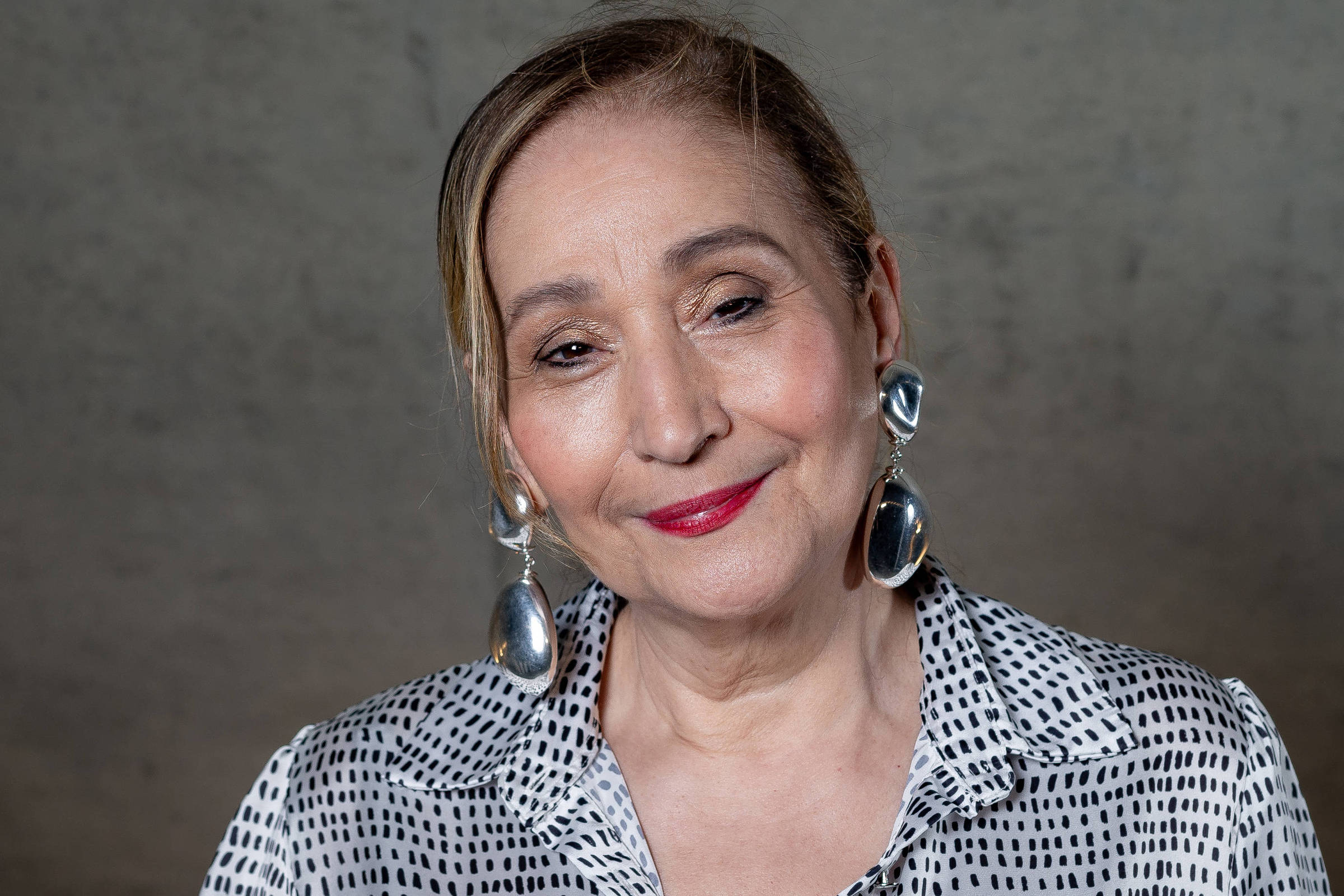 Sonia Abrão vai ter 'revezamento de fofoqueiros' para tentar aumentar audiência da RedeTV!