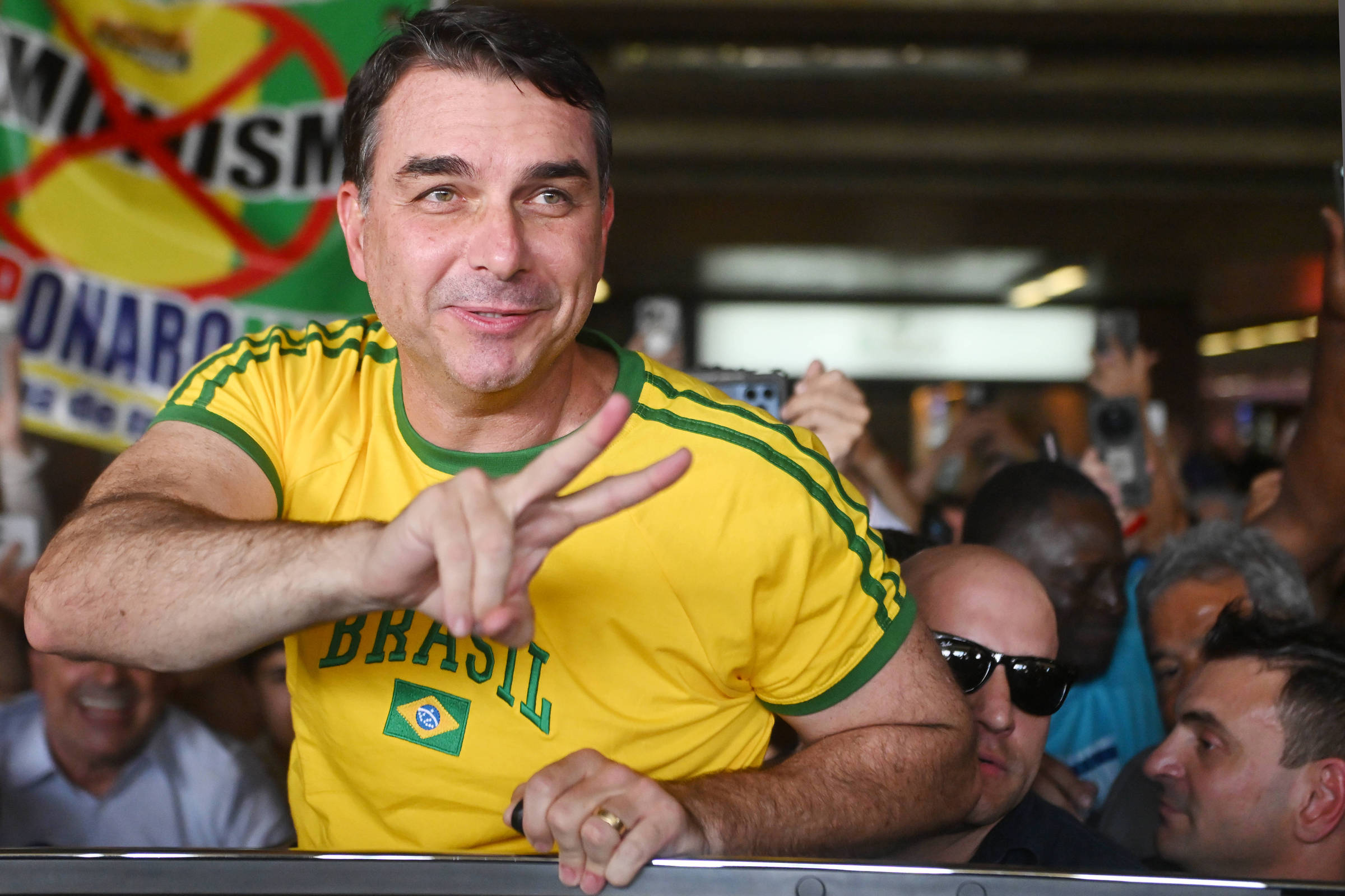 Flávio Bolsonaro é terrorista?