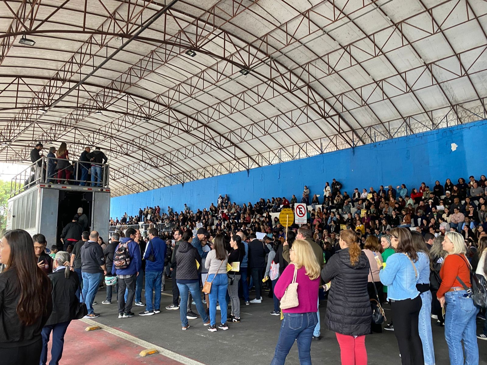Greve dos servidores de Taubaté entra no 2º dia com protesto e escolas afetadas