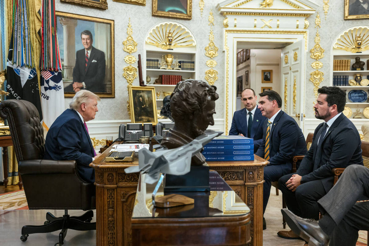 Arminha de Flávio com Trump acerta no Brasil e ameaça Pix