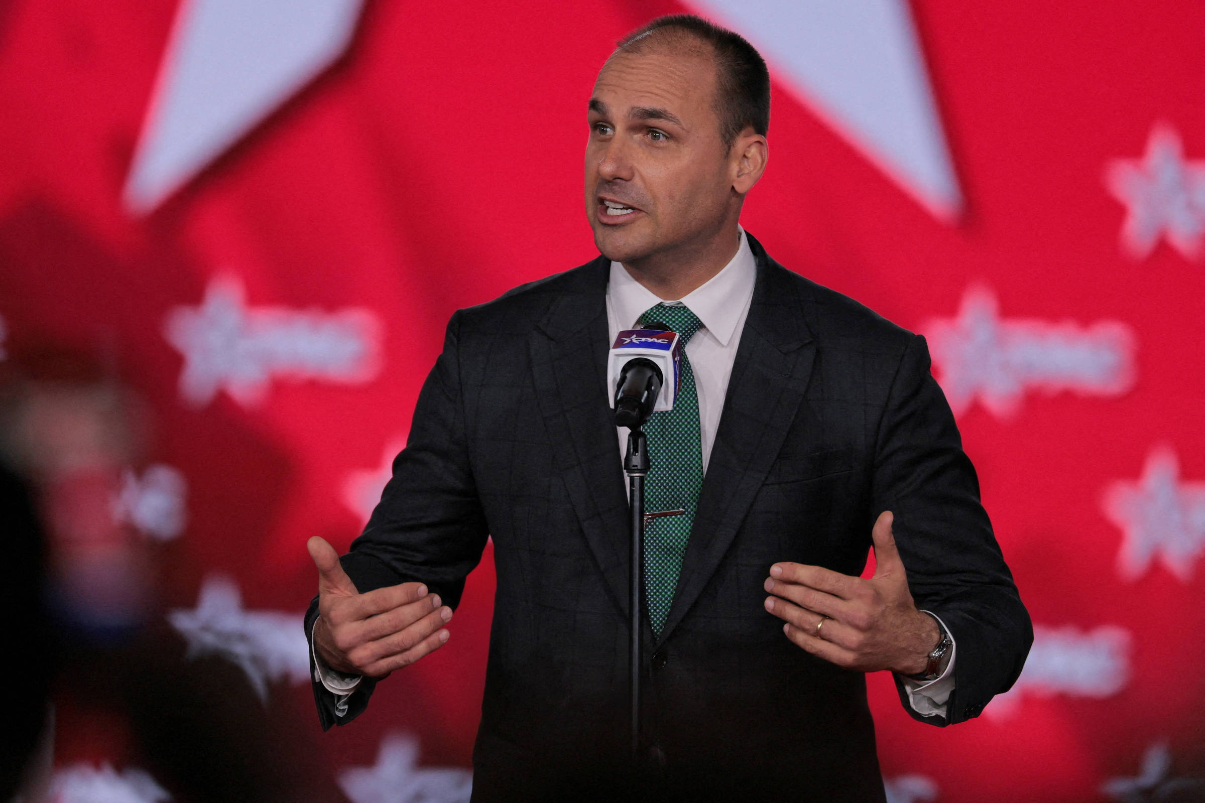 Dino marca para 16 de junho julgamento que pode condenar Eduardo Bolsonaro por atuar nos EUA