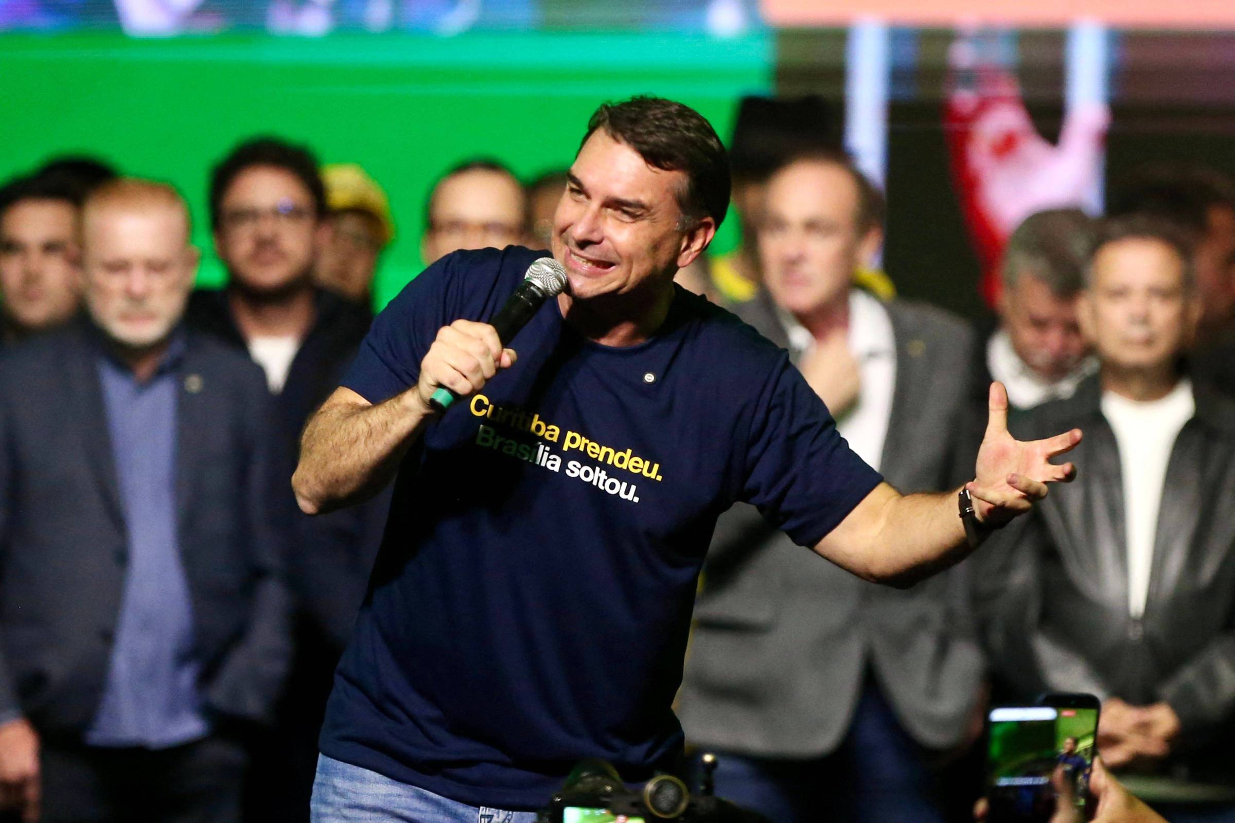 Pauta antifacção consolida Flávio como presidenciável com mais engajamento nas redes
