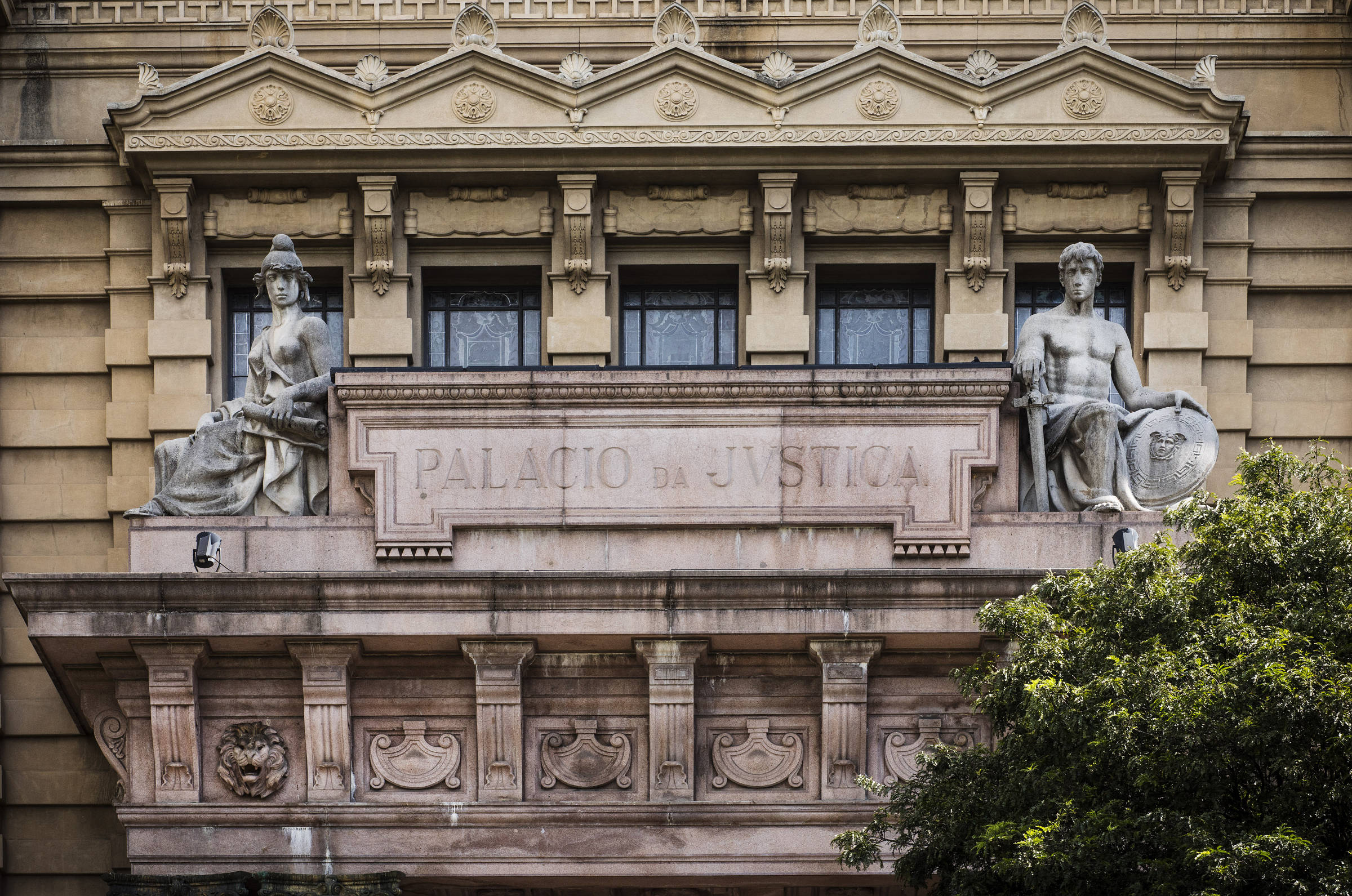 Depósitos judiciais e fundos especiais movimentam bilhões com pouca transparência