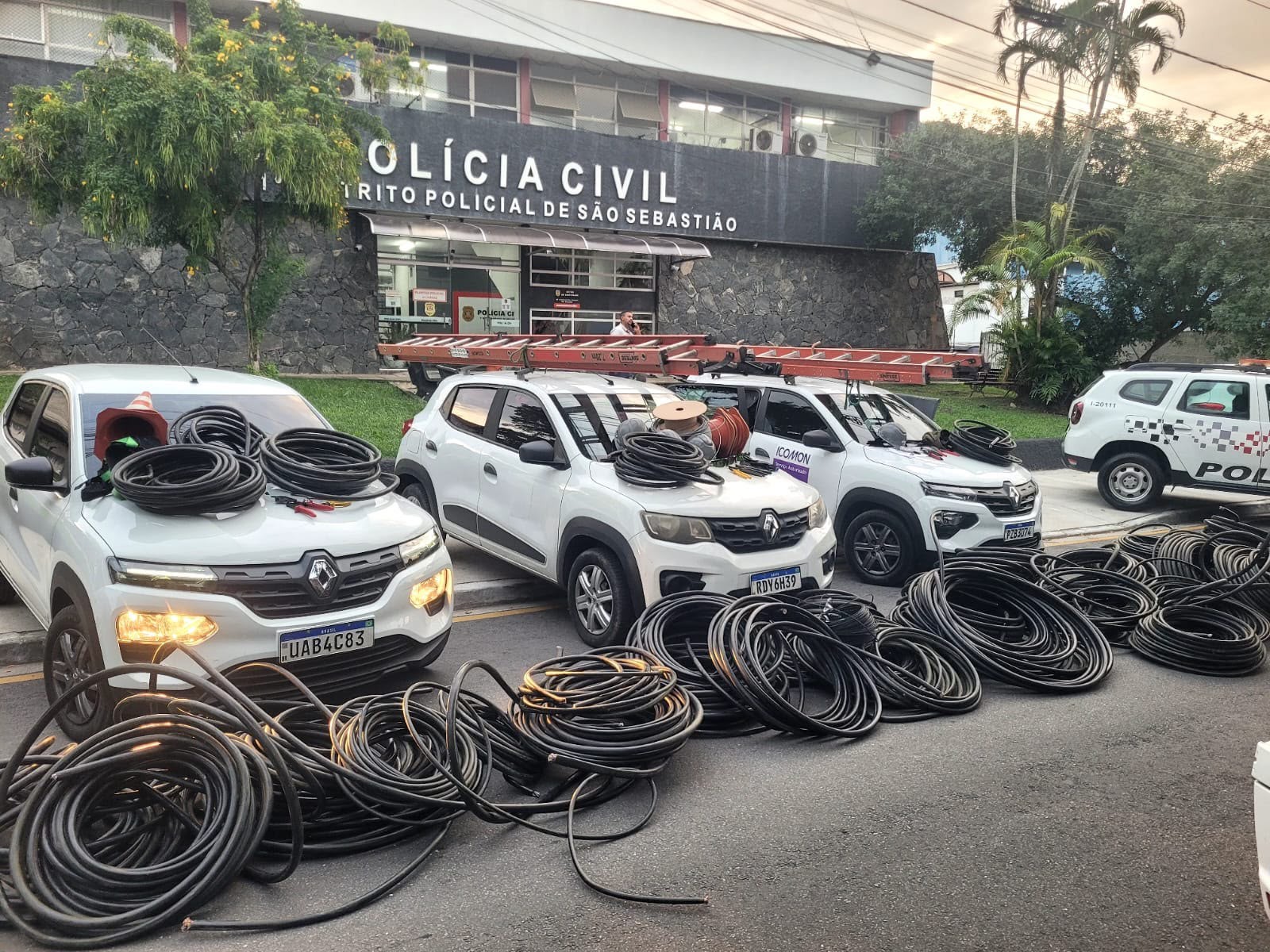 Quadrilha suspeita de furtar cabos é presa com 2 toneladas de fios em São Sebastião, SP