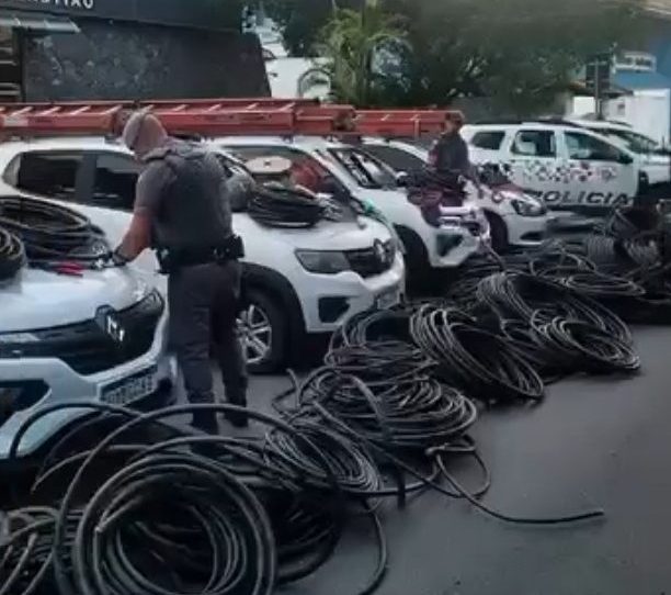 Falsos técnicos de telefonia são presos com 2 toneladas de cabos furtados em São Sebastião