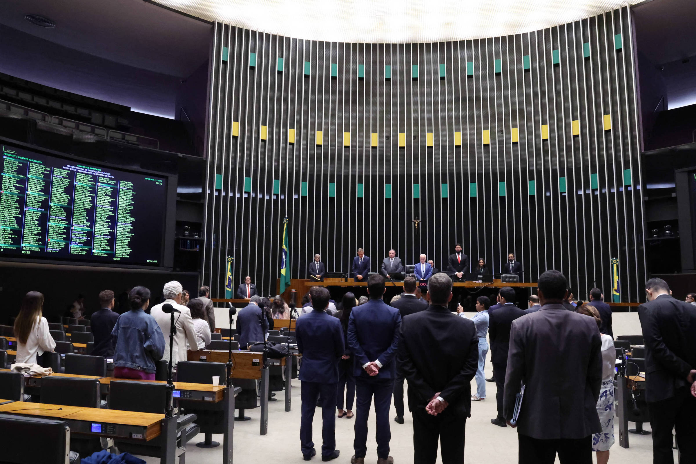 Isenção para igrejas pode ter impacto de até R$ 50 bi e também vai onerar fiéis