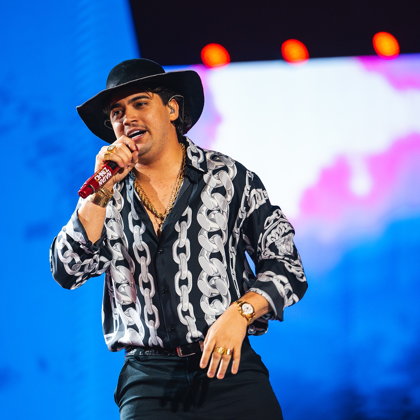 Natanzinho Lima destrói sucesso de Cássia Eller entre as músicas inéditas do álbum ao vivo 'Na liga em Sampa'