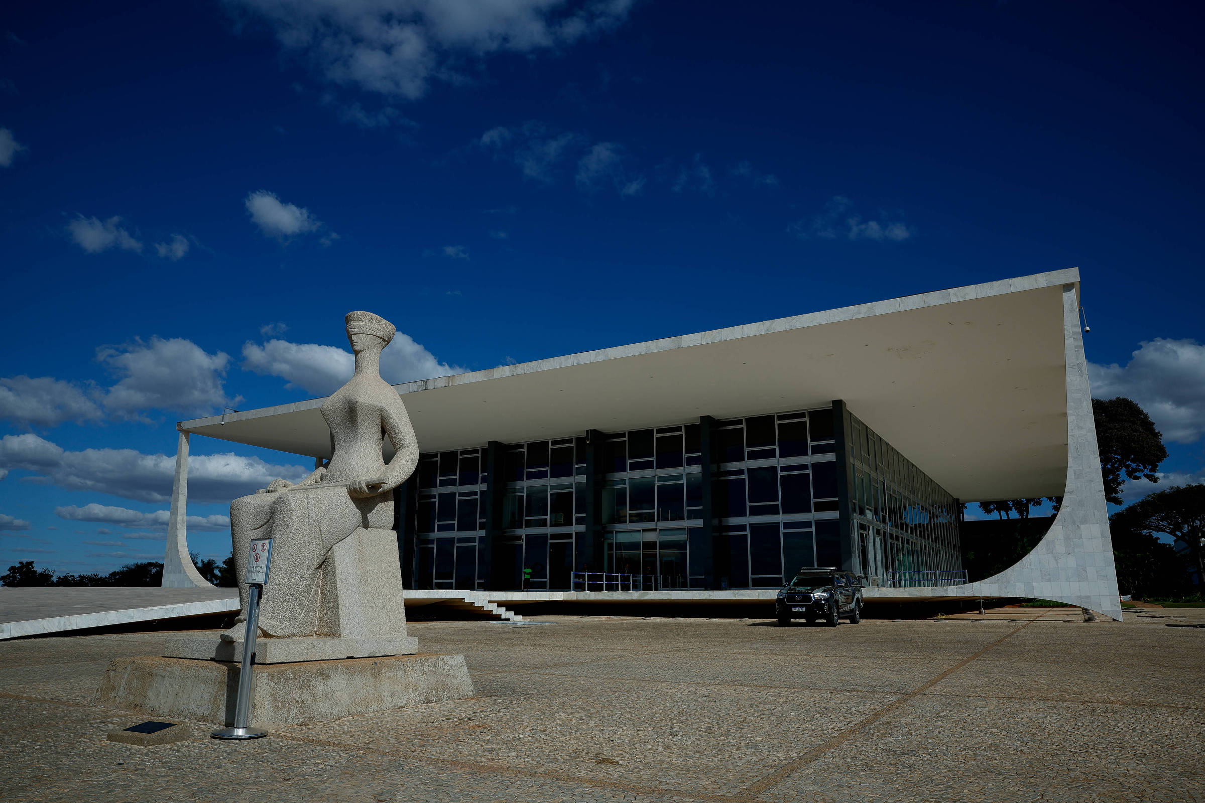Custo de processos na Justiça 'gratuita' ultrapassa R$ 7.000, diz estudo