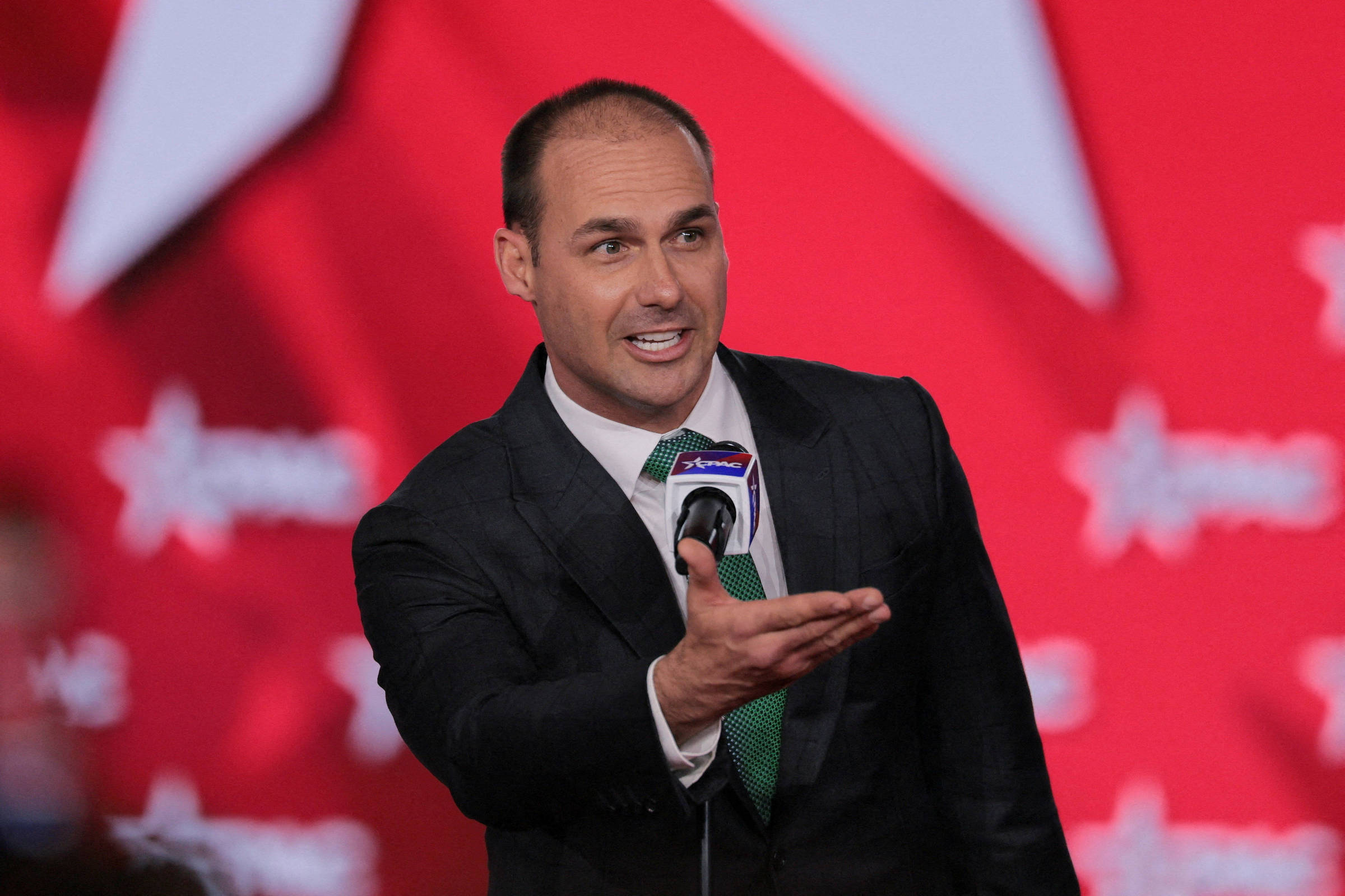 Eduardo Bolsonaro defende ruptura entre PL e Novo após nova fala de Zema sobre Flávio e Vorcaro