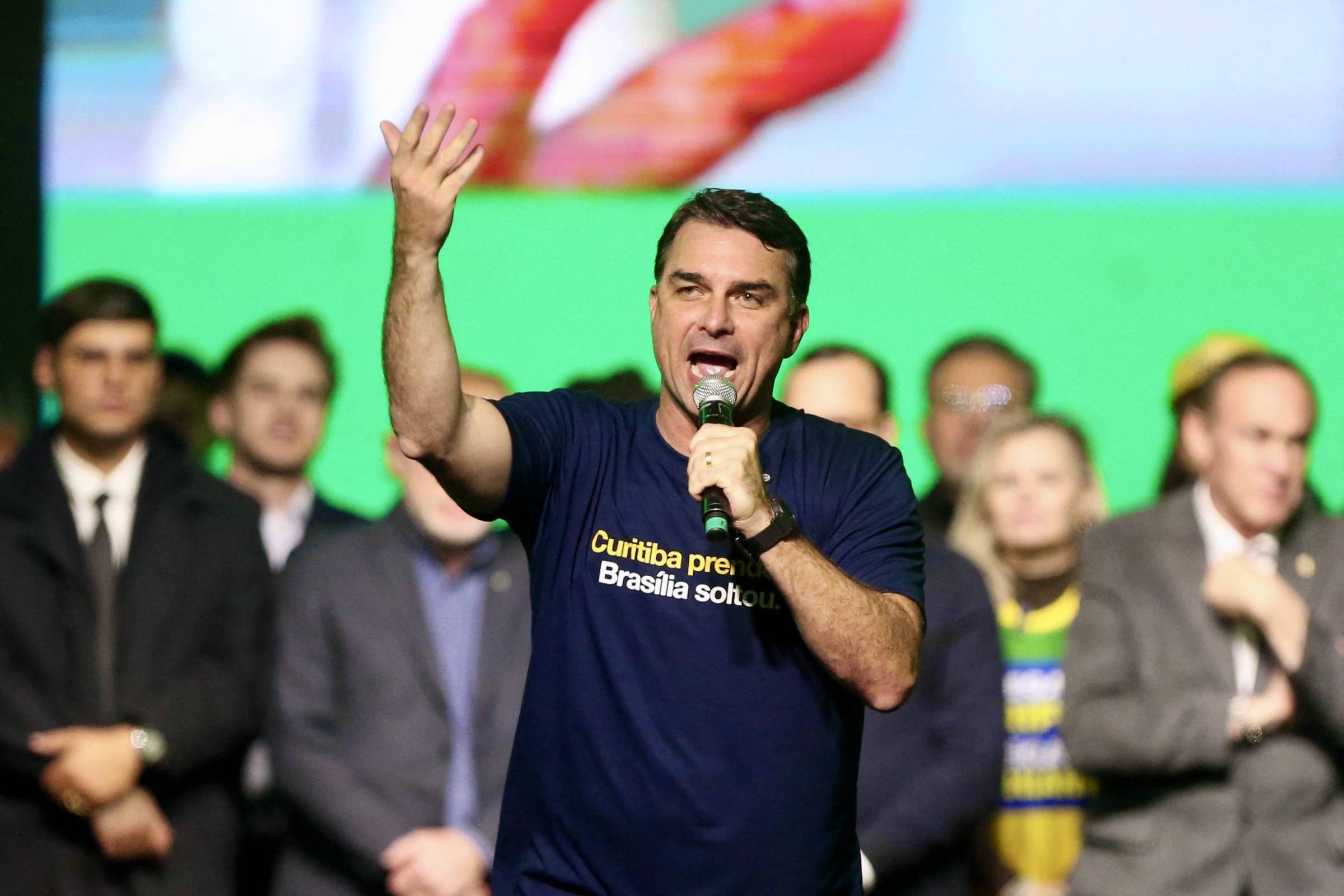 Campanha de Flávio Bolsonaro vive impasse com nome para vice e aliados sugerem testar Cleitinho