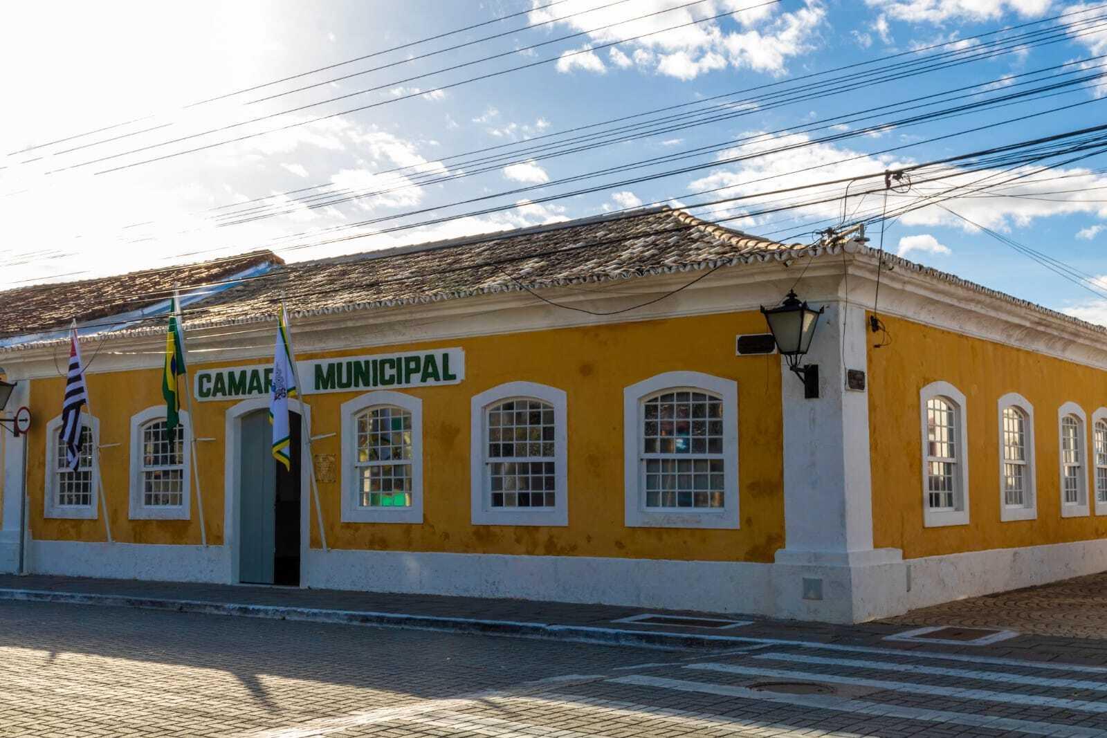 Câmara mantém parecer do TCE contra contas de Felipe Augusto; vereadores evitam antecipar voto