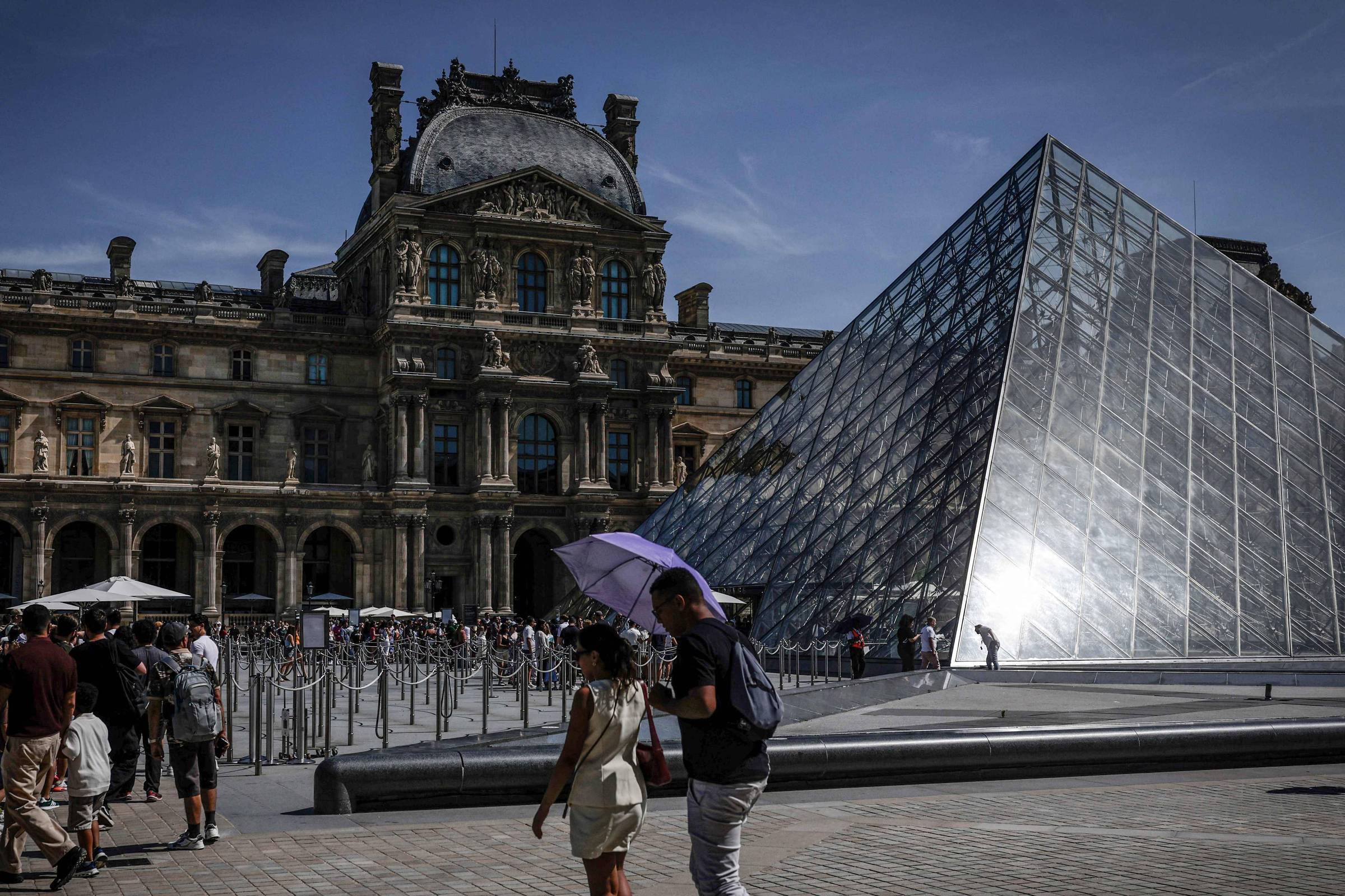 Louvre está no limite, diz o novo presidente do museu que teve joias roubadas