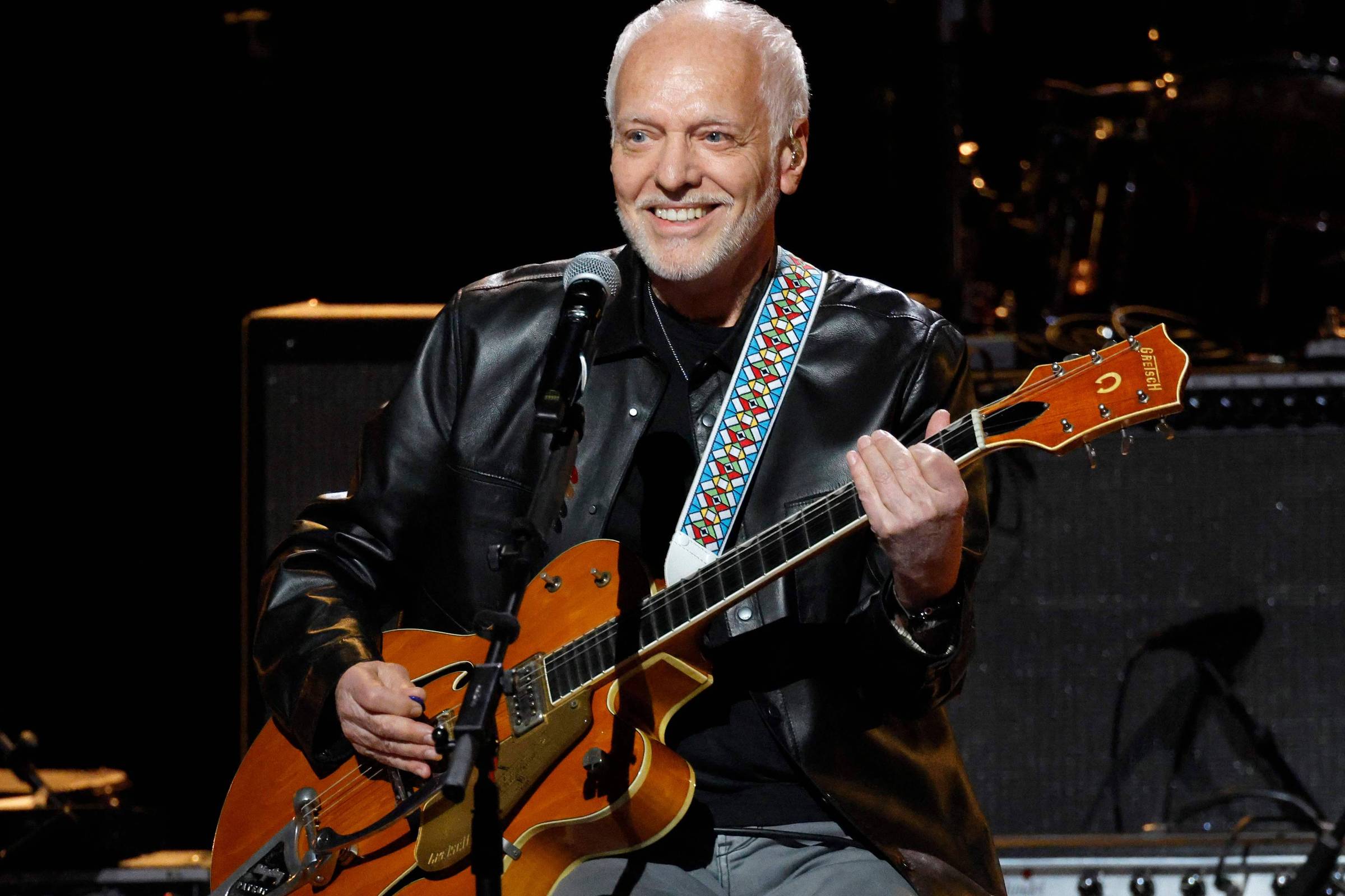 Peter Frampton lança disco após adaptação à doença muscular degenerativa