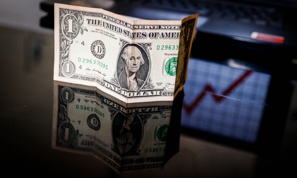 Dólar fecha a R$ 5,10 após fala dura de presidente do Fed sobre juros