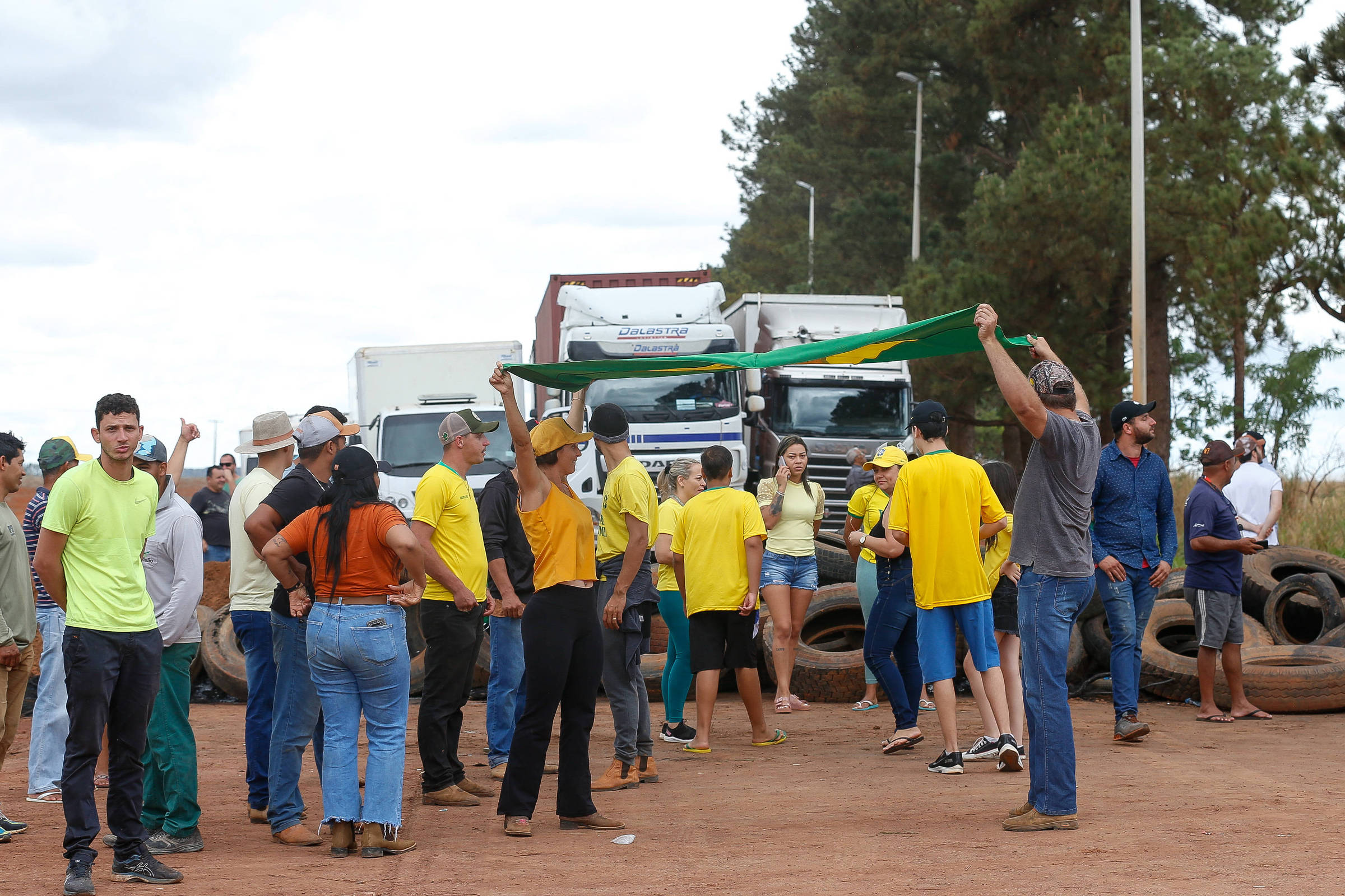 Câmara aprova anistia a caminhoneiros que bloquearam estradas após derrota de Bolsonaro