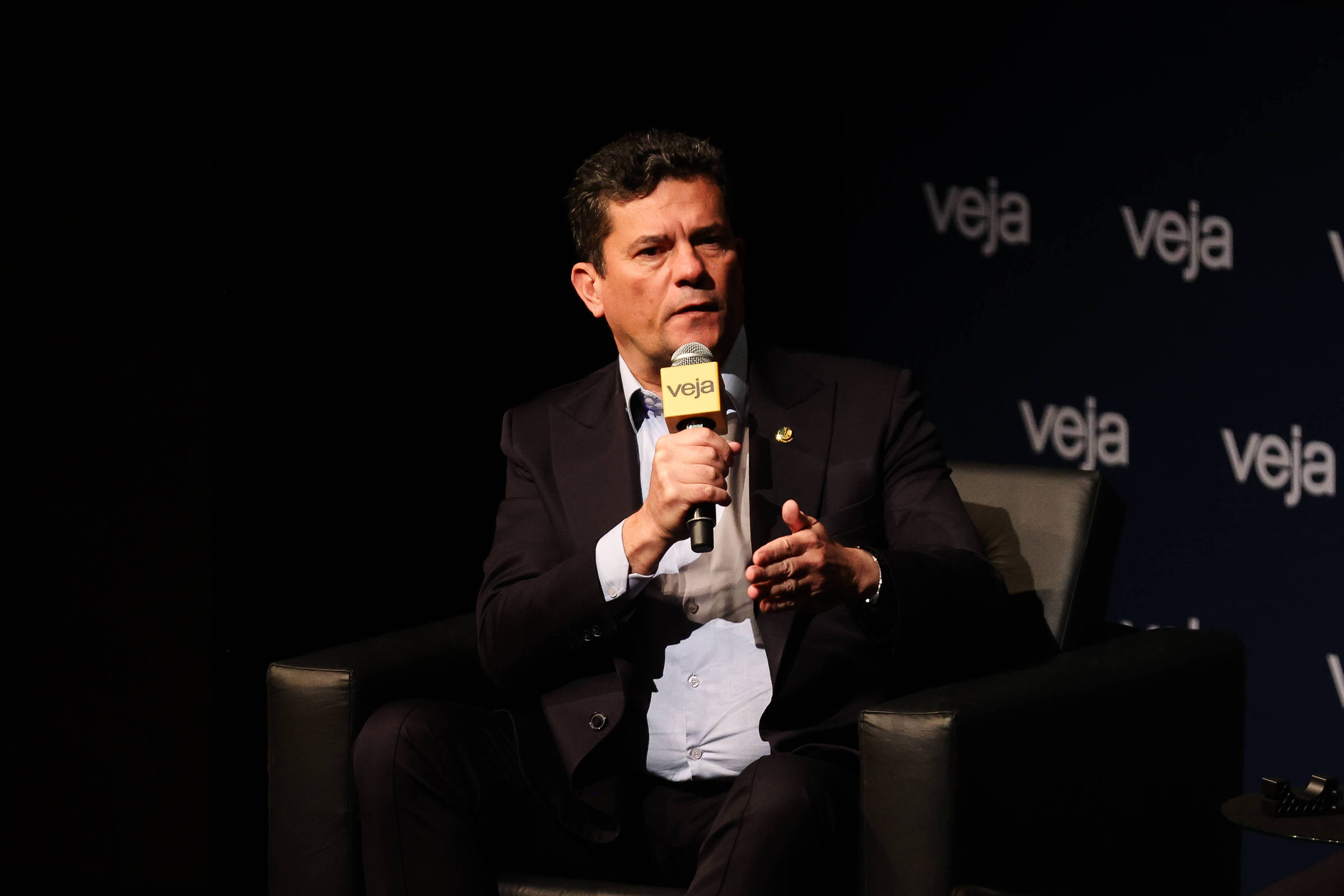 Lançamento de plano de segurança reforça aproximação de Flávio com Moro