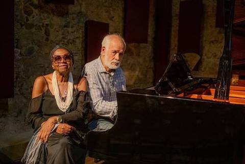 Áurea Martins e Cristovão Bastos unem décadas de MPB em espetáculo