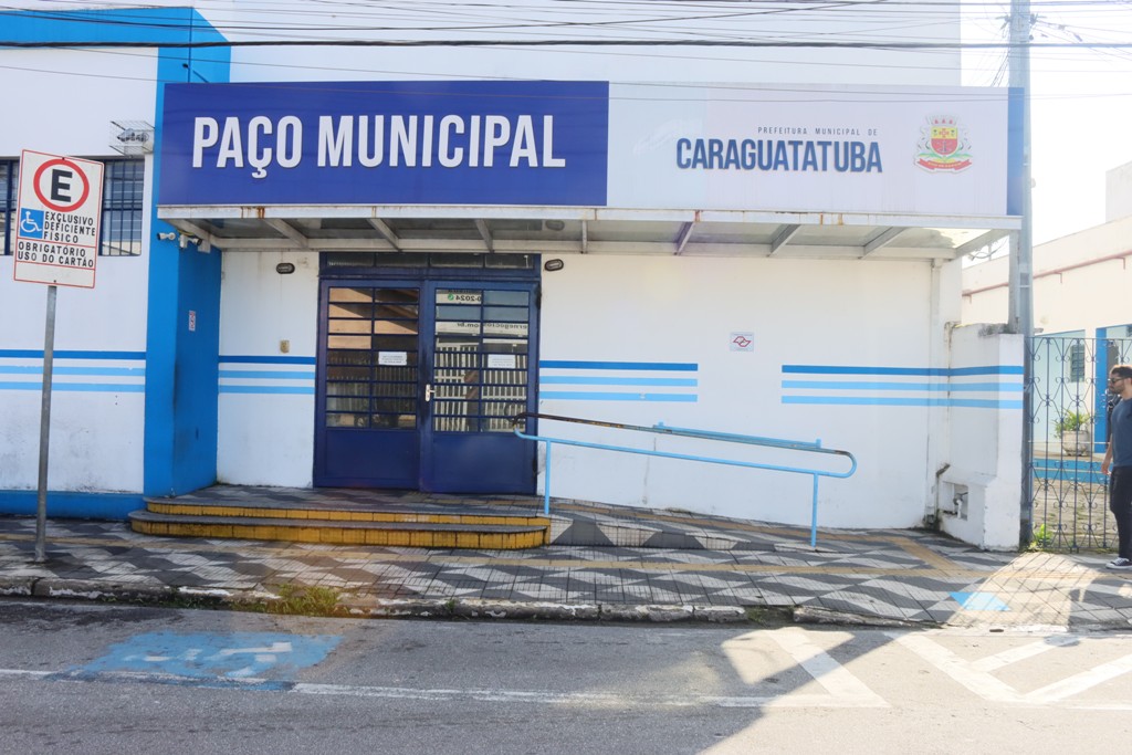 Caraguatatuba decreta corte de gastos e alega queda nos royalties e ICMS
