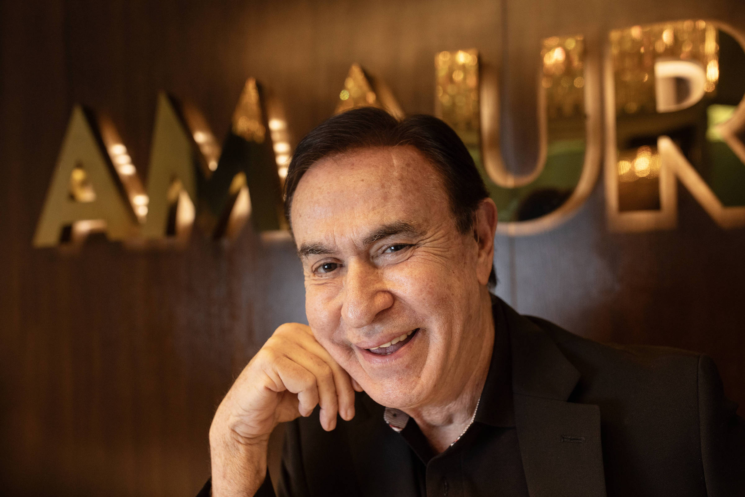Pioneiro do colunismo social eletrônico, Amaury Jr. volta à TV, agora nos EUA