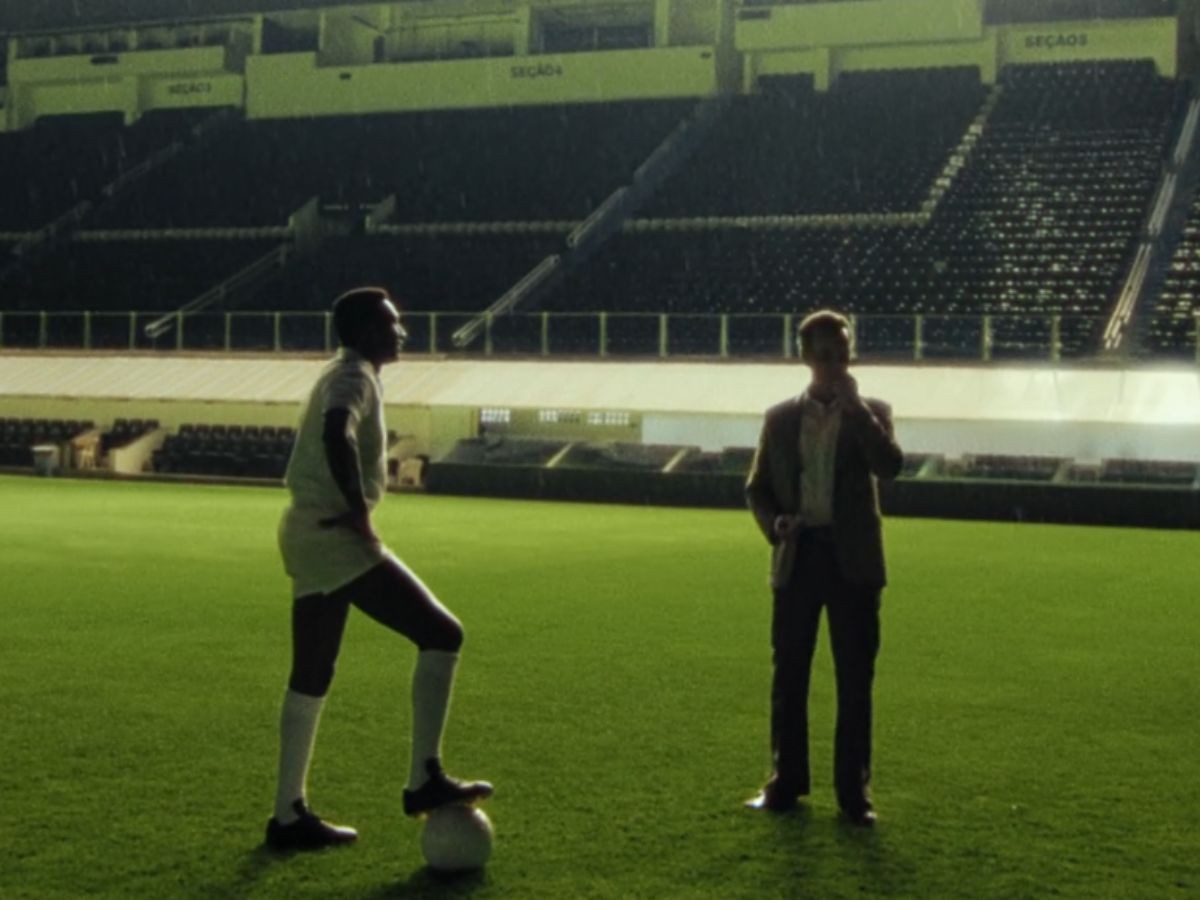 Rodrigo Santoro publica imagens dos bastidores de série com Pelé sobre o tri da Seleção Brasileira; VEJA