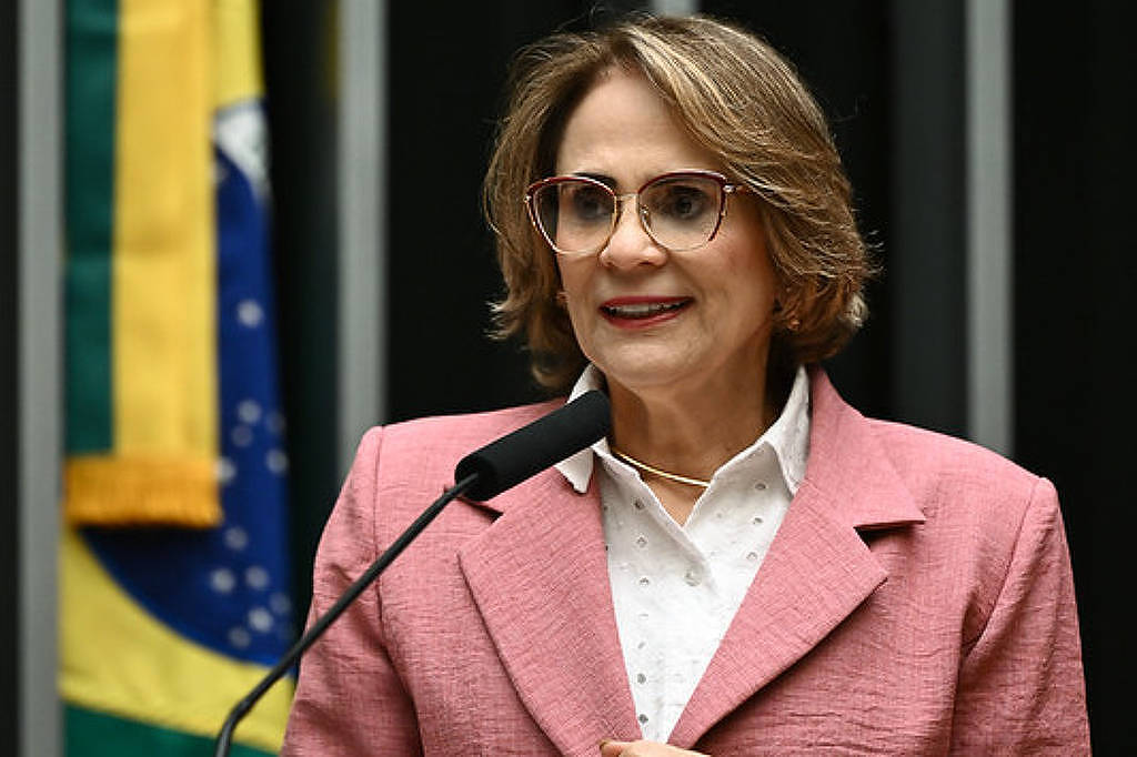Damares pede a presidente do TSE força-tarefa para retirada imediata de deep fakes das redes