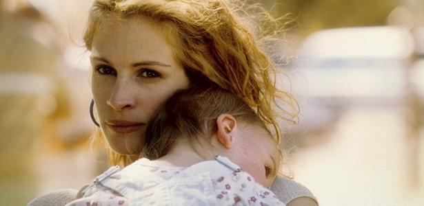 Ela voltou! Erin Brockovich fez história nos anos 90 e agora mira na IA