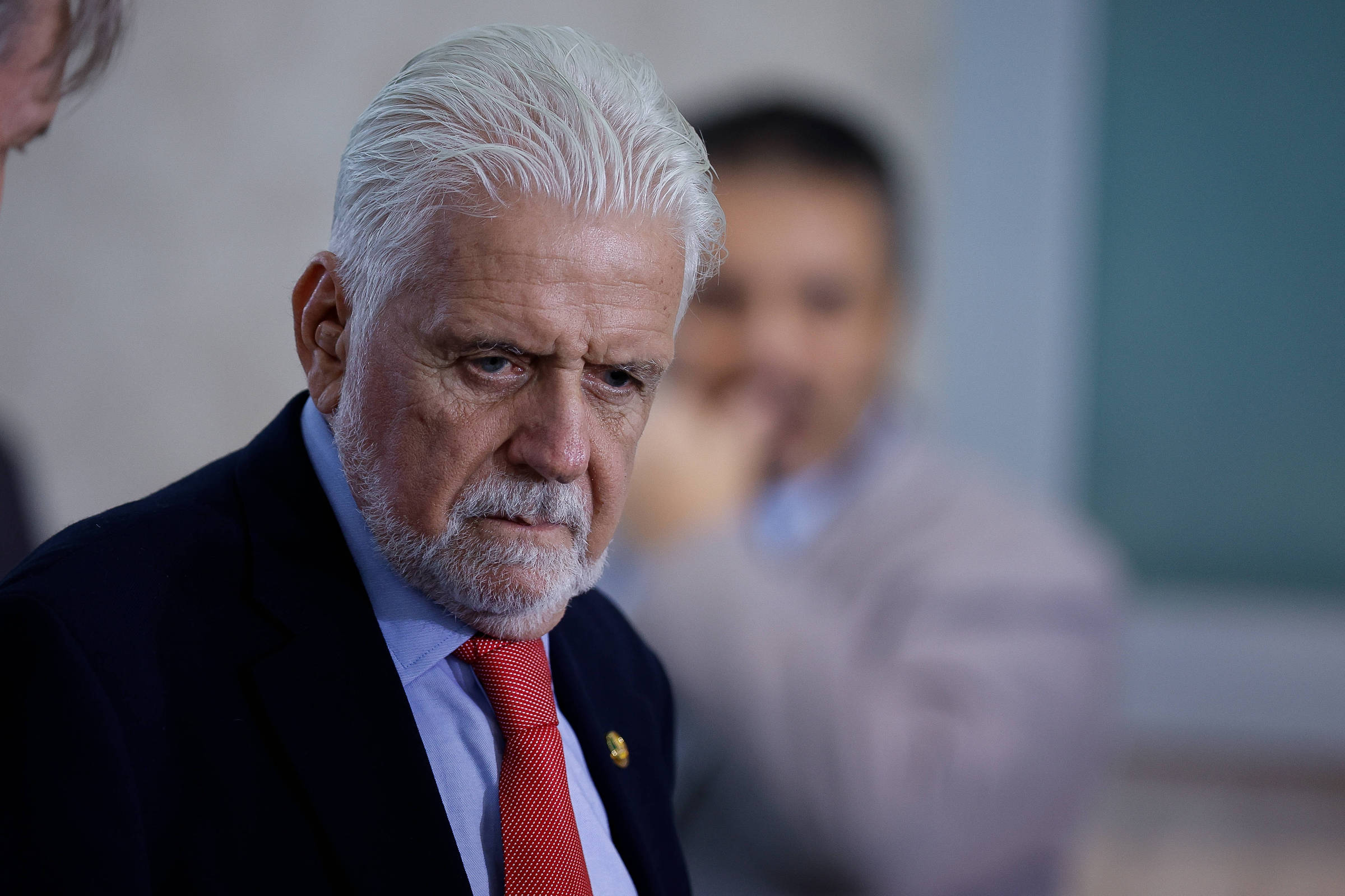 Ministro do PT diz que Lula deveria tirar Jaques Wagner da liderança do governo