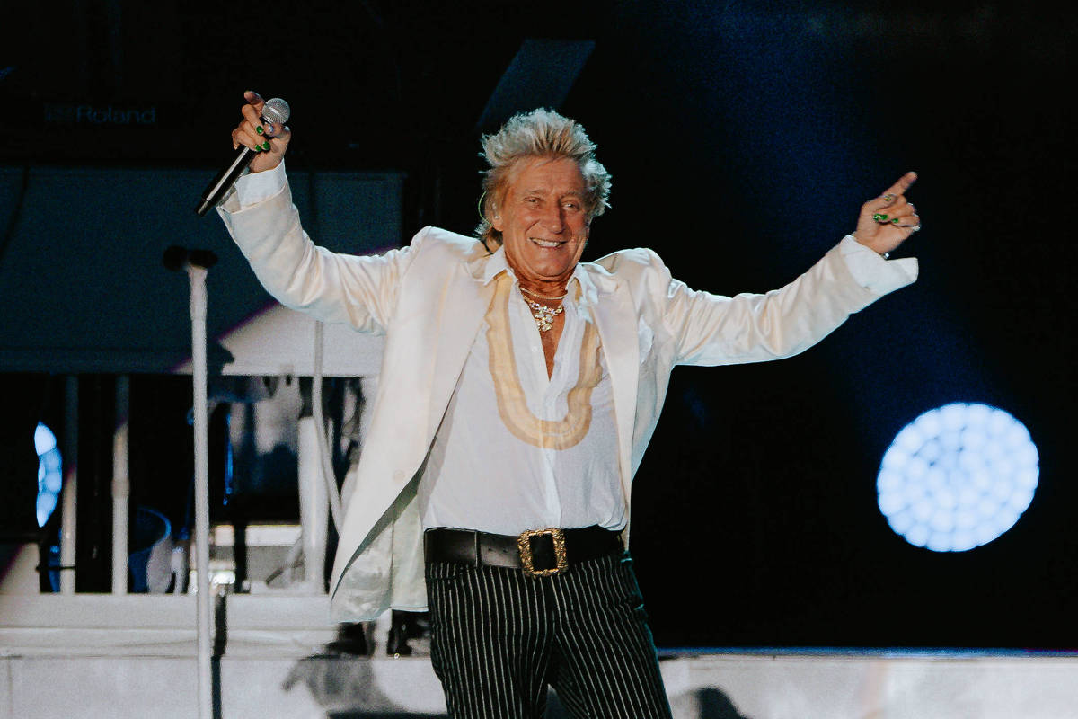 Rod Stewart e Cindy Lauper eletrizam plateia tímida no Rock in Rio Lisboa
