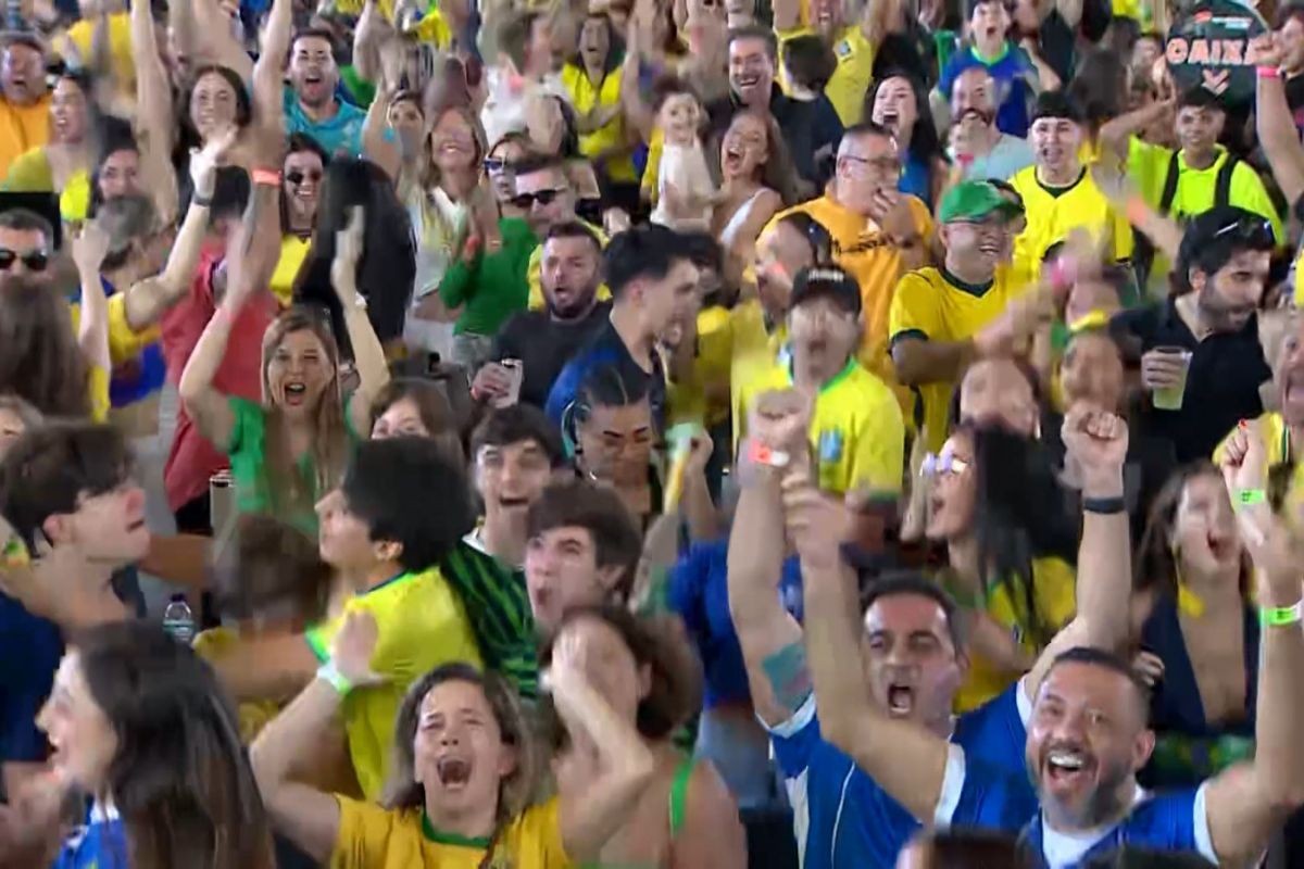 Moradores de São José dos Campos e Taubaté celebram vitória do Brasil contra Japão na Copa do Mundo