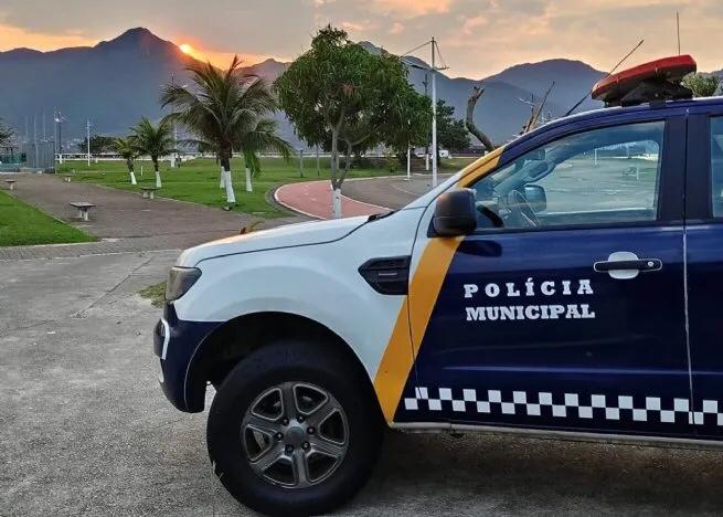 Mulher é presa em flagrante pela GCM após esfaquear companheiro em Maresias