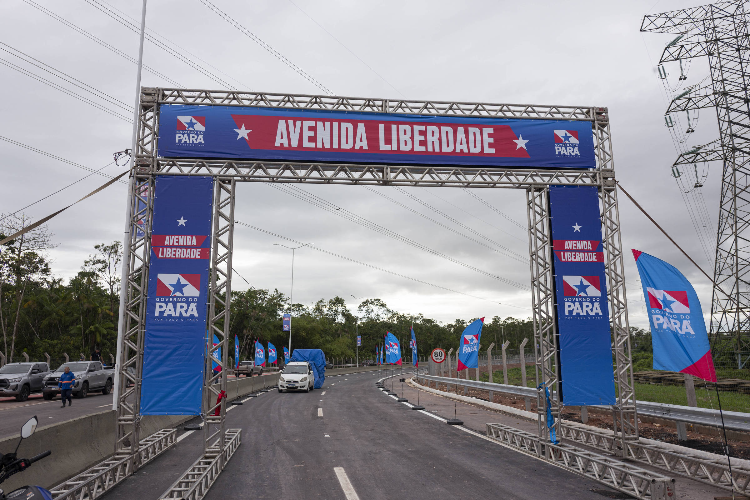 Asfalto que cedeu em Belém foi feito por empresa de deputado investigado de fraude em licitações