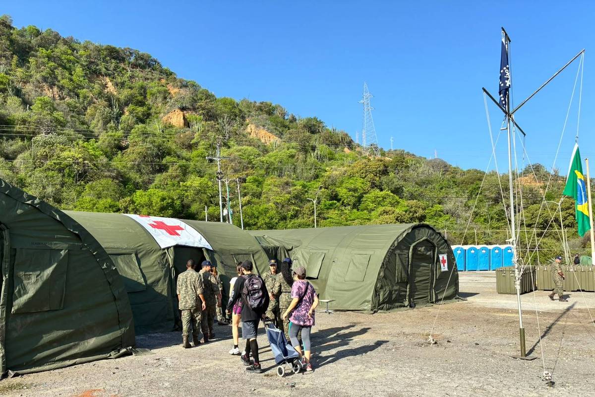 Marinha do Brasil monta primeiro hospital de campanha na Venezuela após terremoto