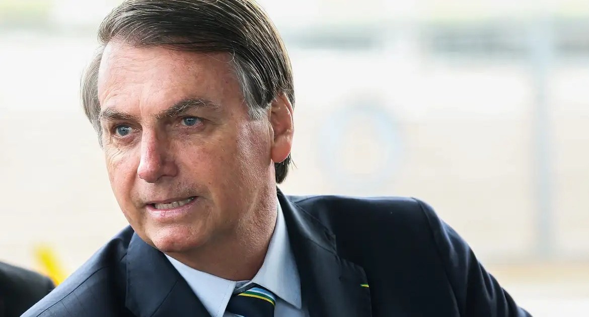 Polícia não indicia Bolsonaro e responsabiliza militar por arma apreendida