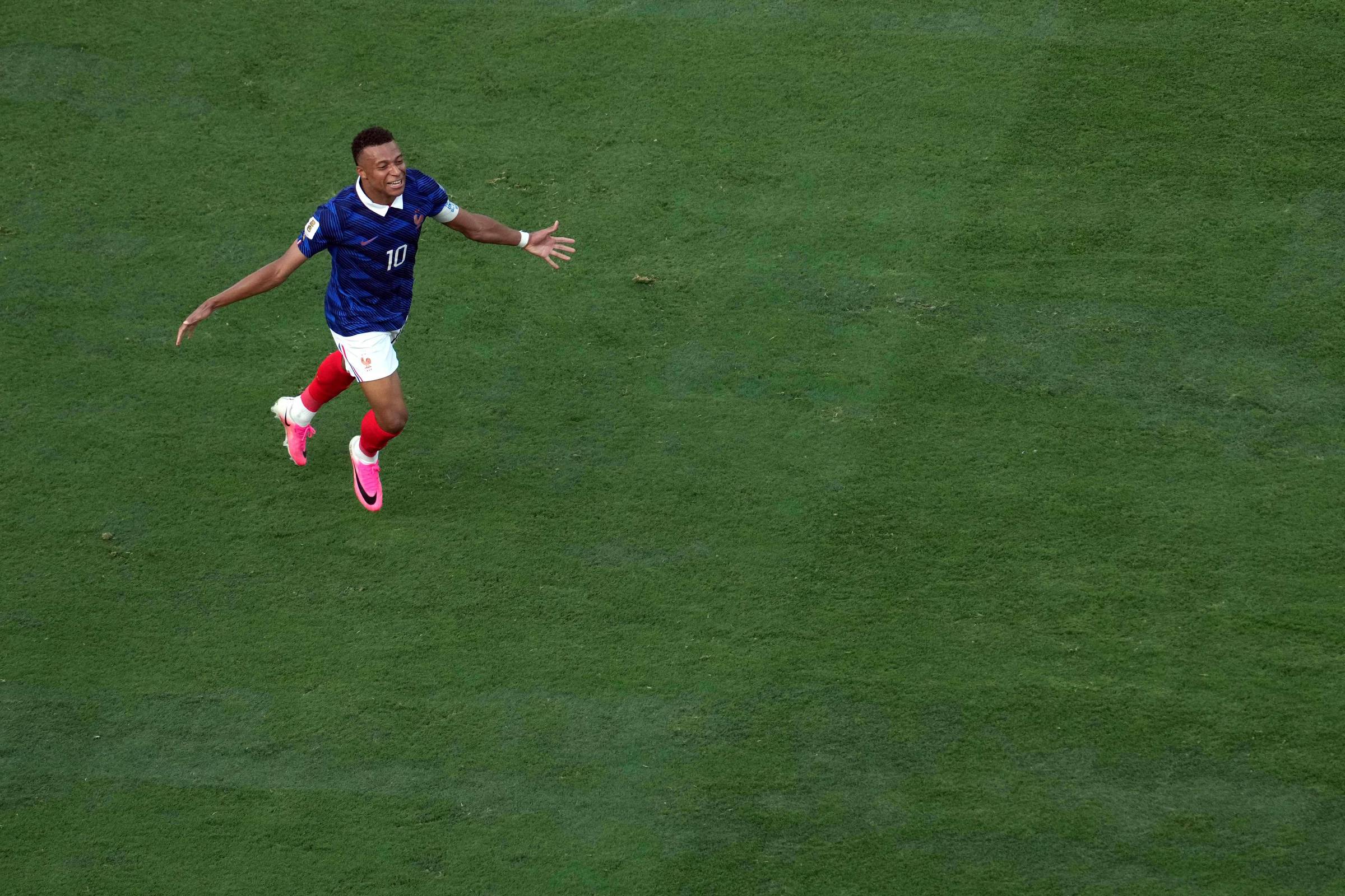 Petição para pedir desculpas a Mbappé viraliza na França durante a Copa