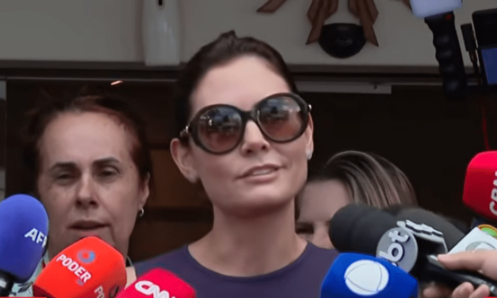 Michelle Bolsonaro tenta conter repercussão negativa após elogio a programa de Lula